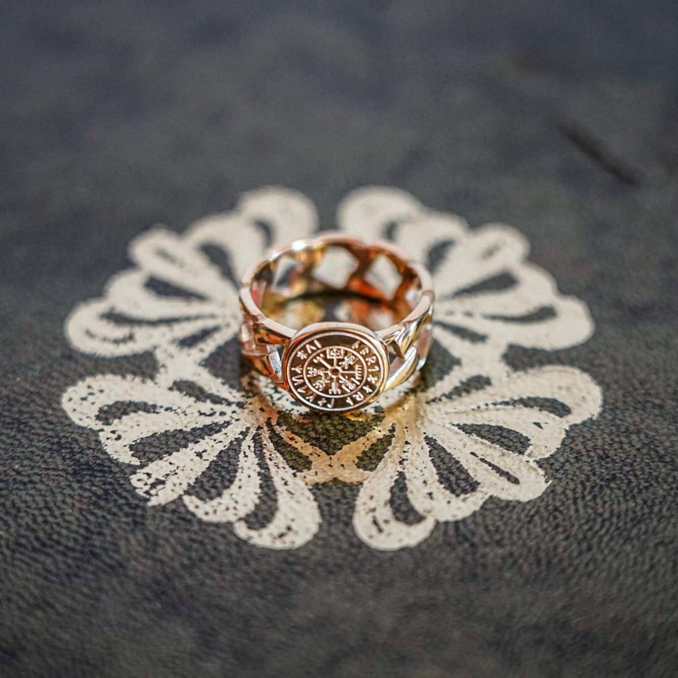 Vegvisir Chain Signature - Guldbelagt ring