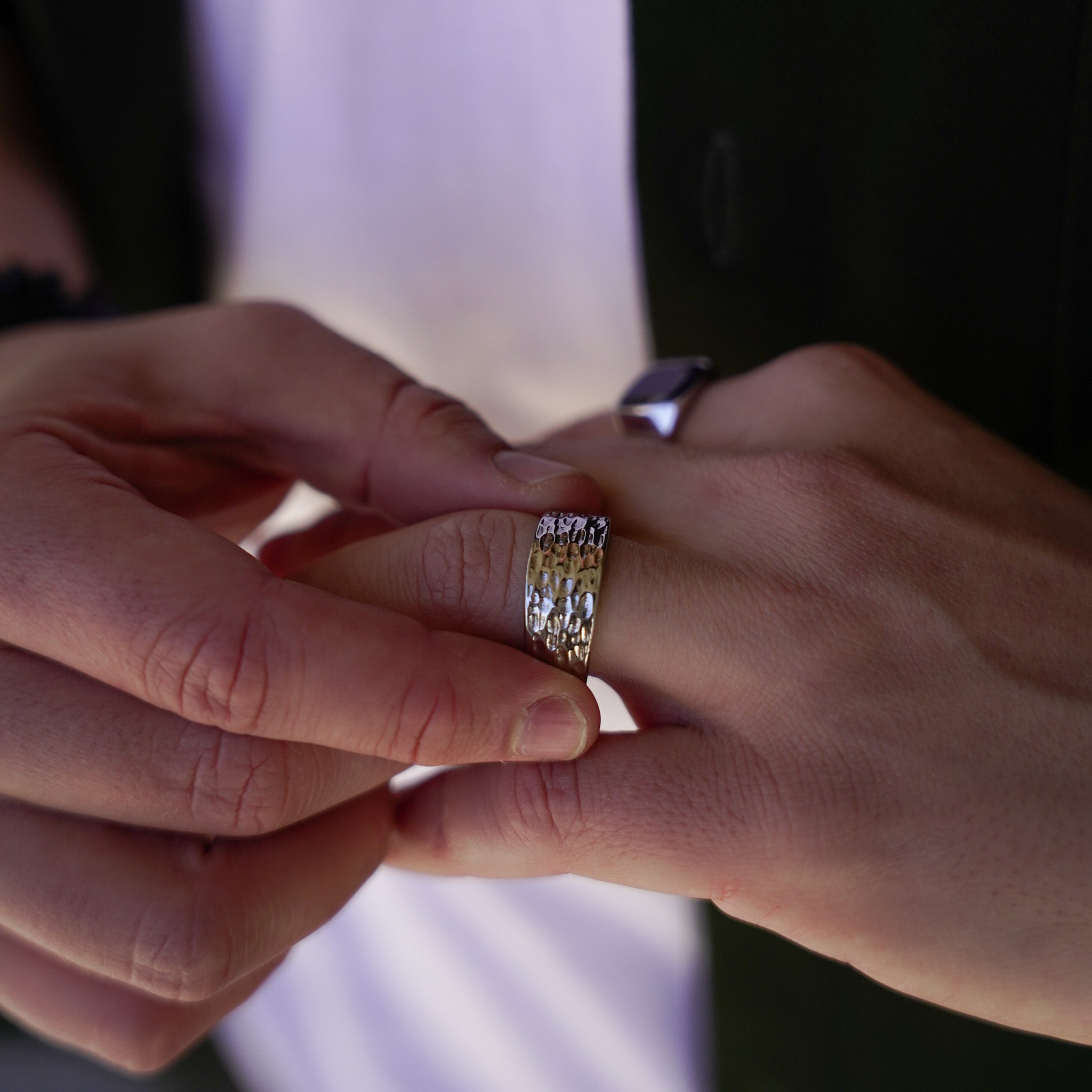 Hammered Signature - Sølvtonet ring