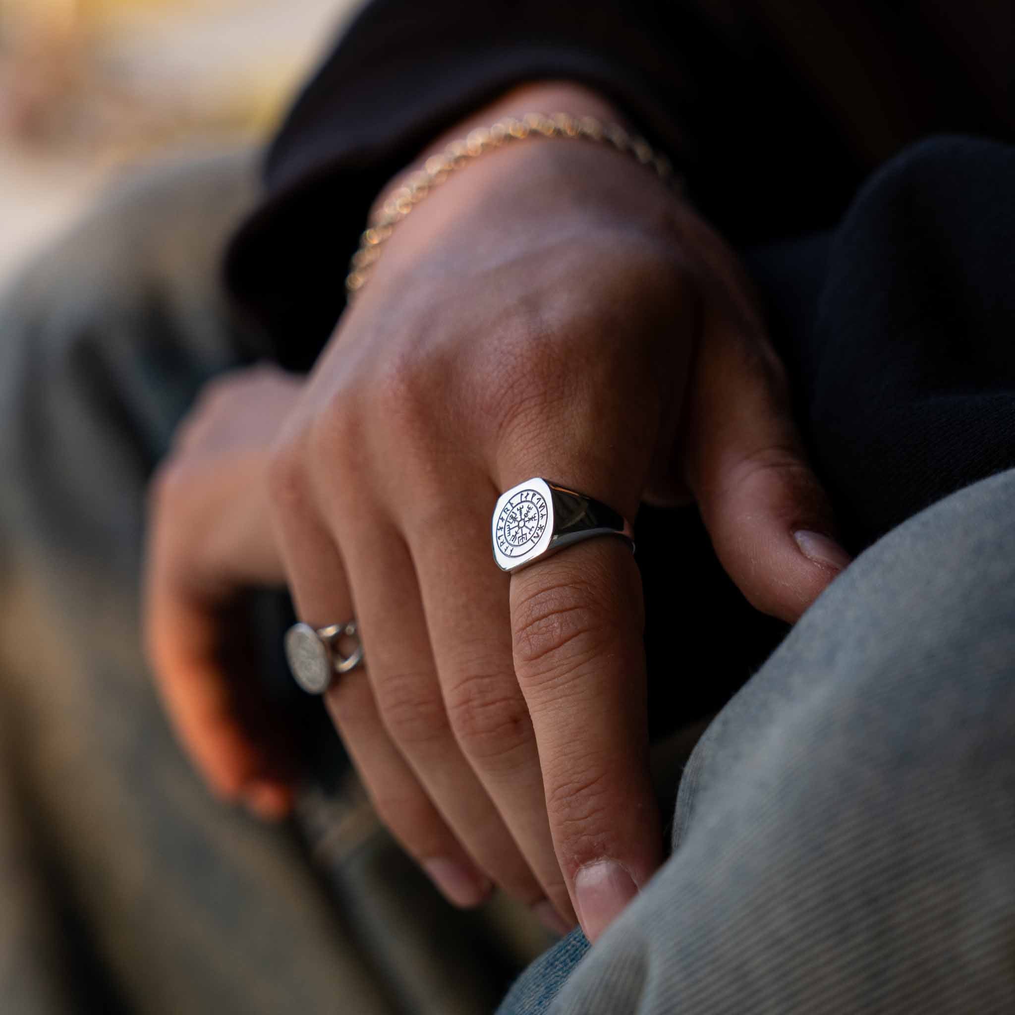 VEGVISIR SIGNET RING (SØLV)
