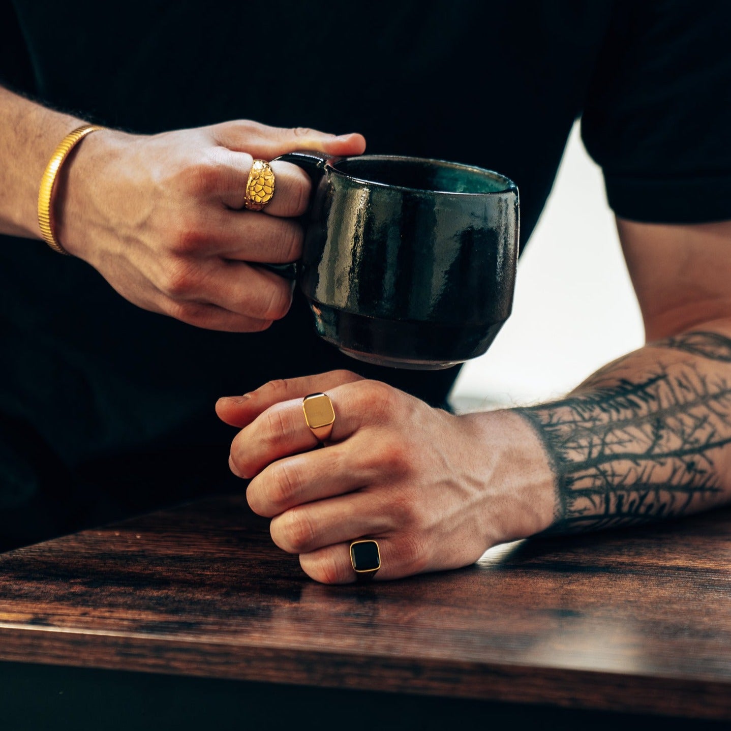Black Onyx Signature - Guldtonet ring