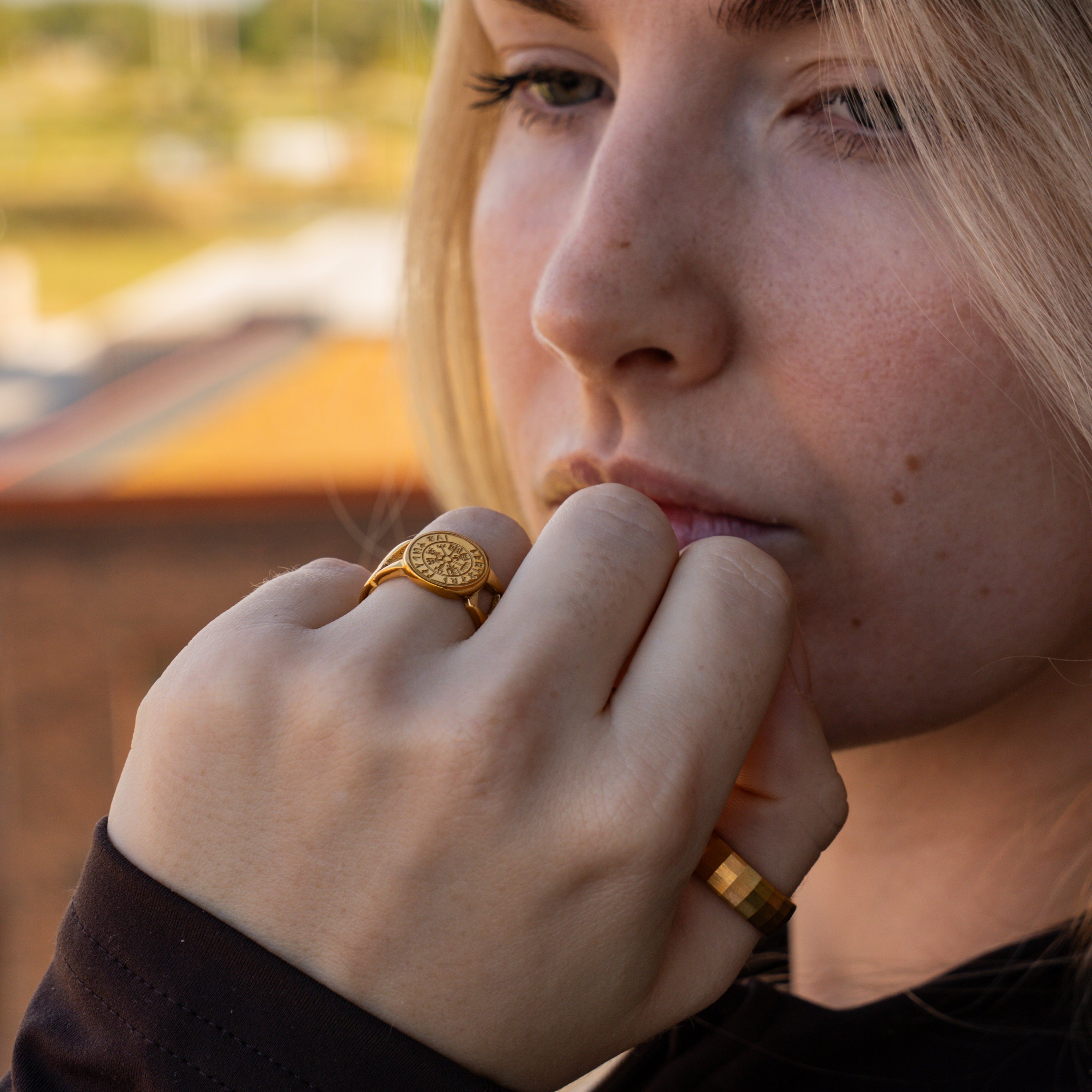Vegvisir Chain Signature, Guldtbelagt ring