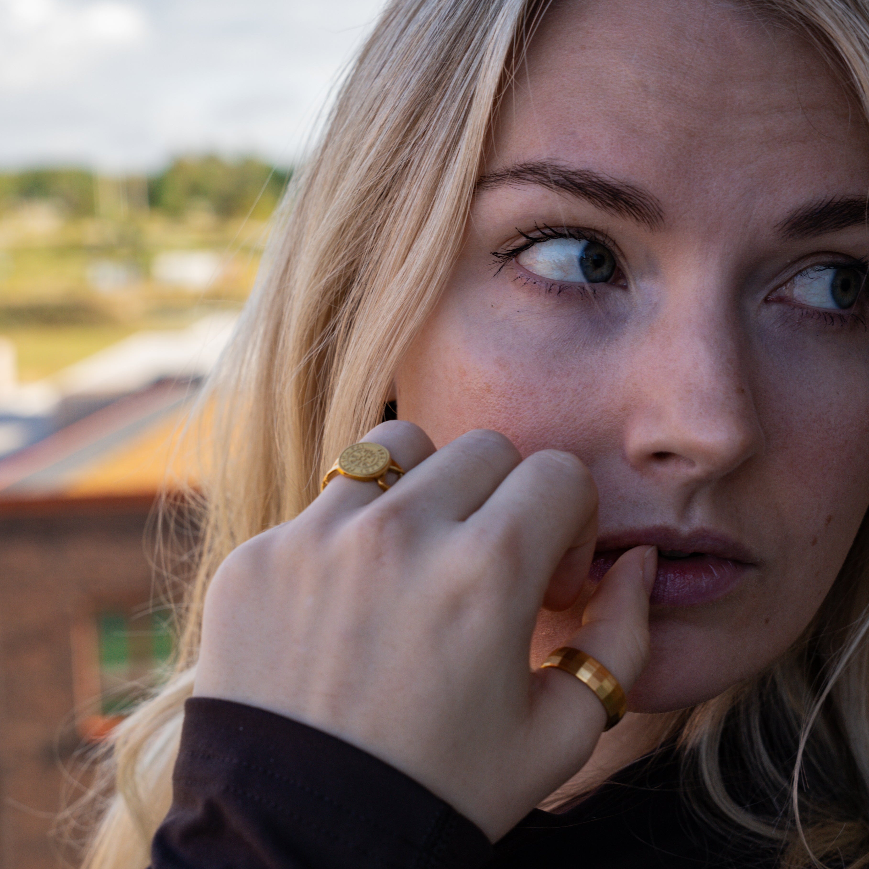 Vegvisir Chain Signature, Guldtbelagt ring