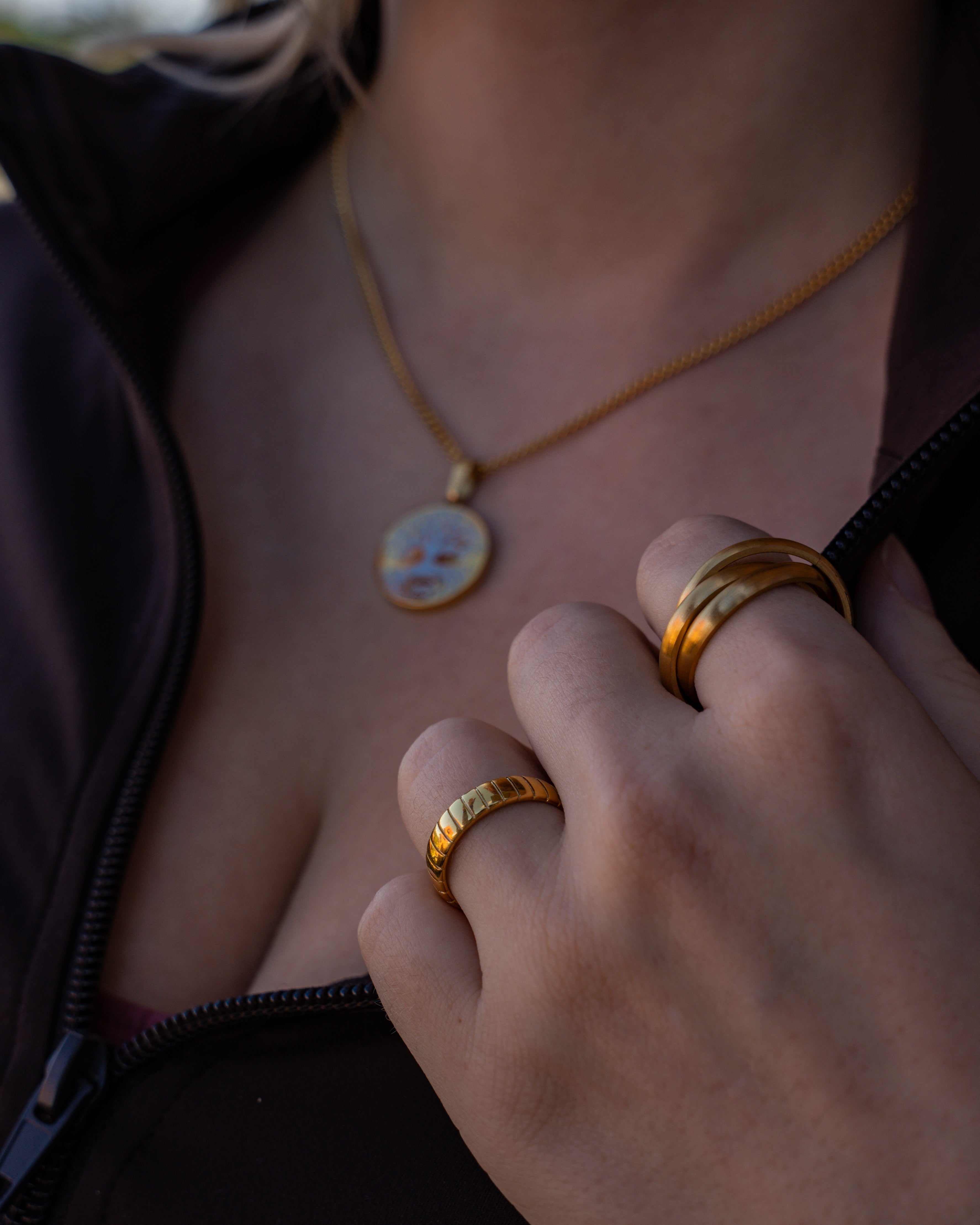 Siempre Cut band, Guldbelagt ring