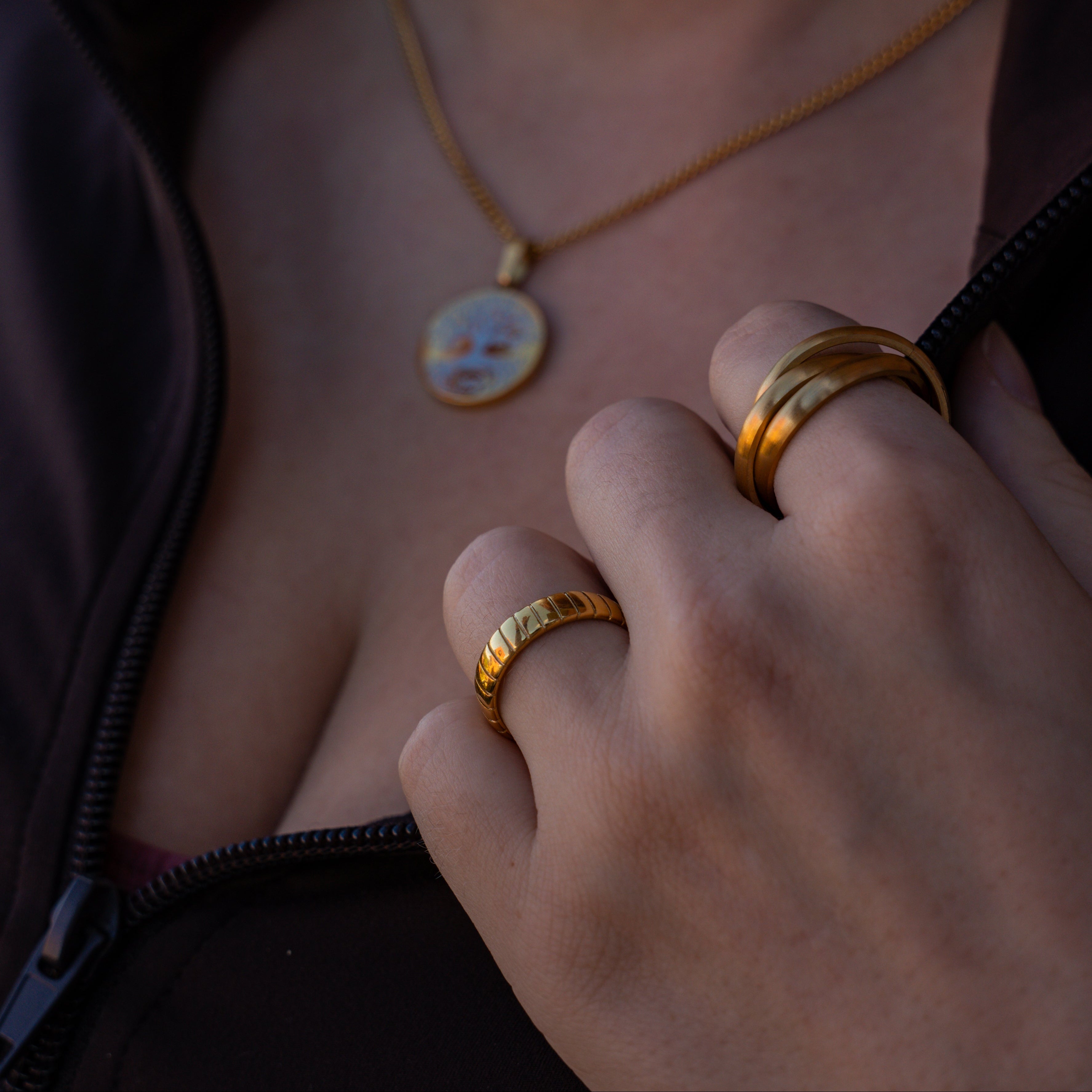 Siempre Cut band, Guldbelagt ring