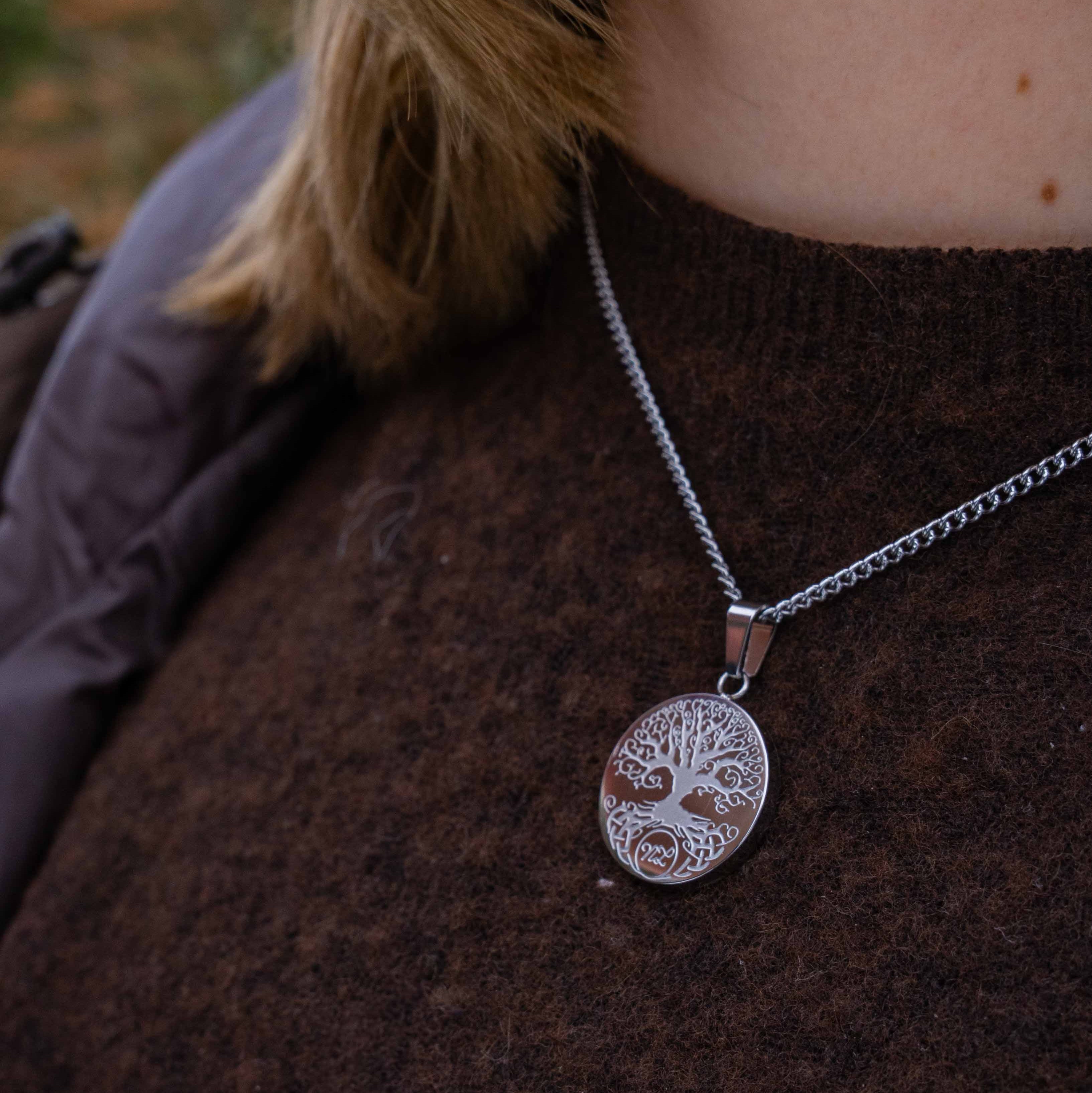 Yggdrasil halskæde, Sølvtonet