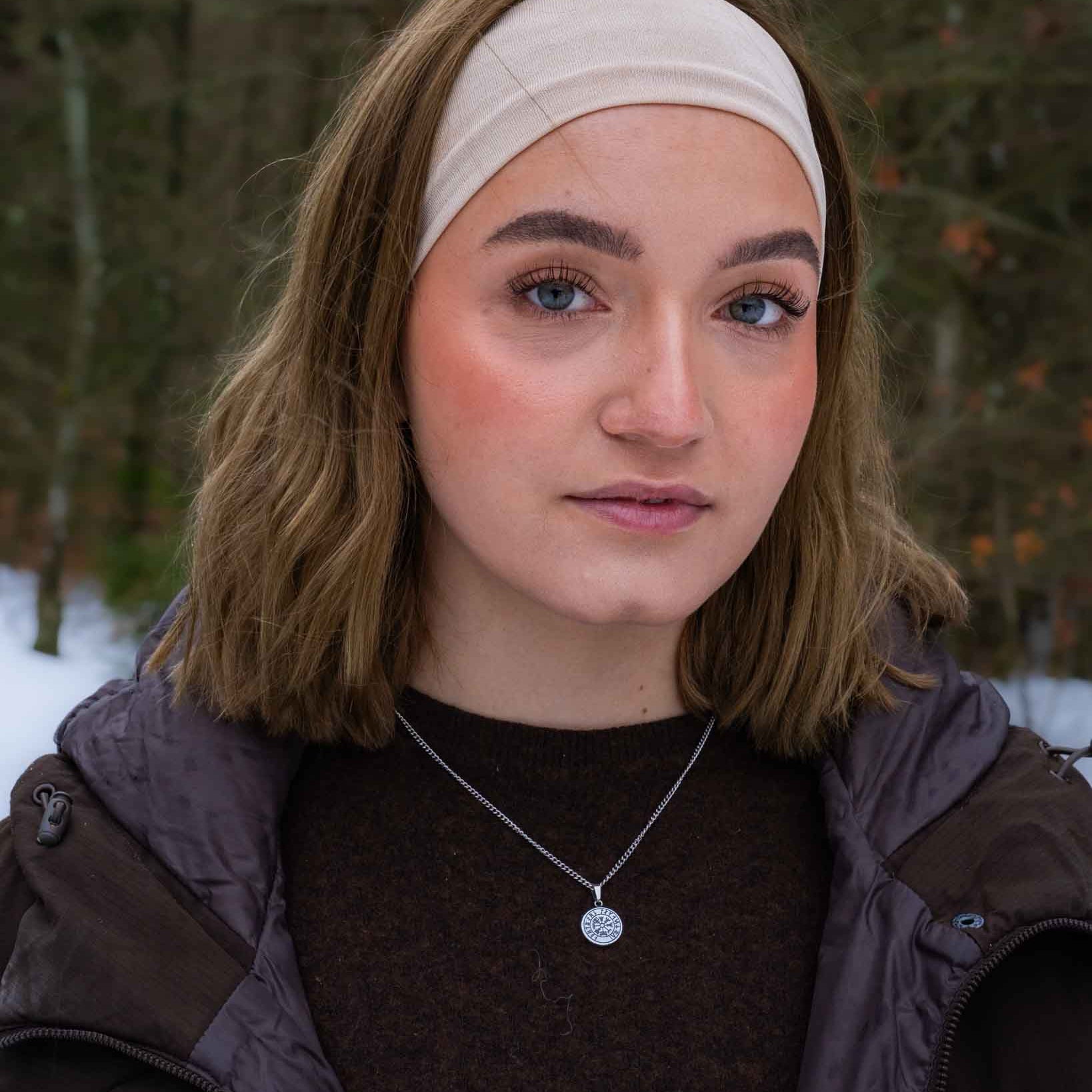 Minimal Vegvisir halskæde, Sølvtonet