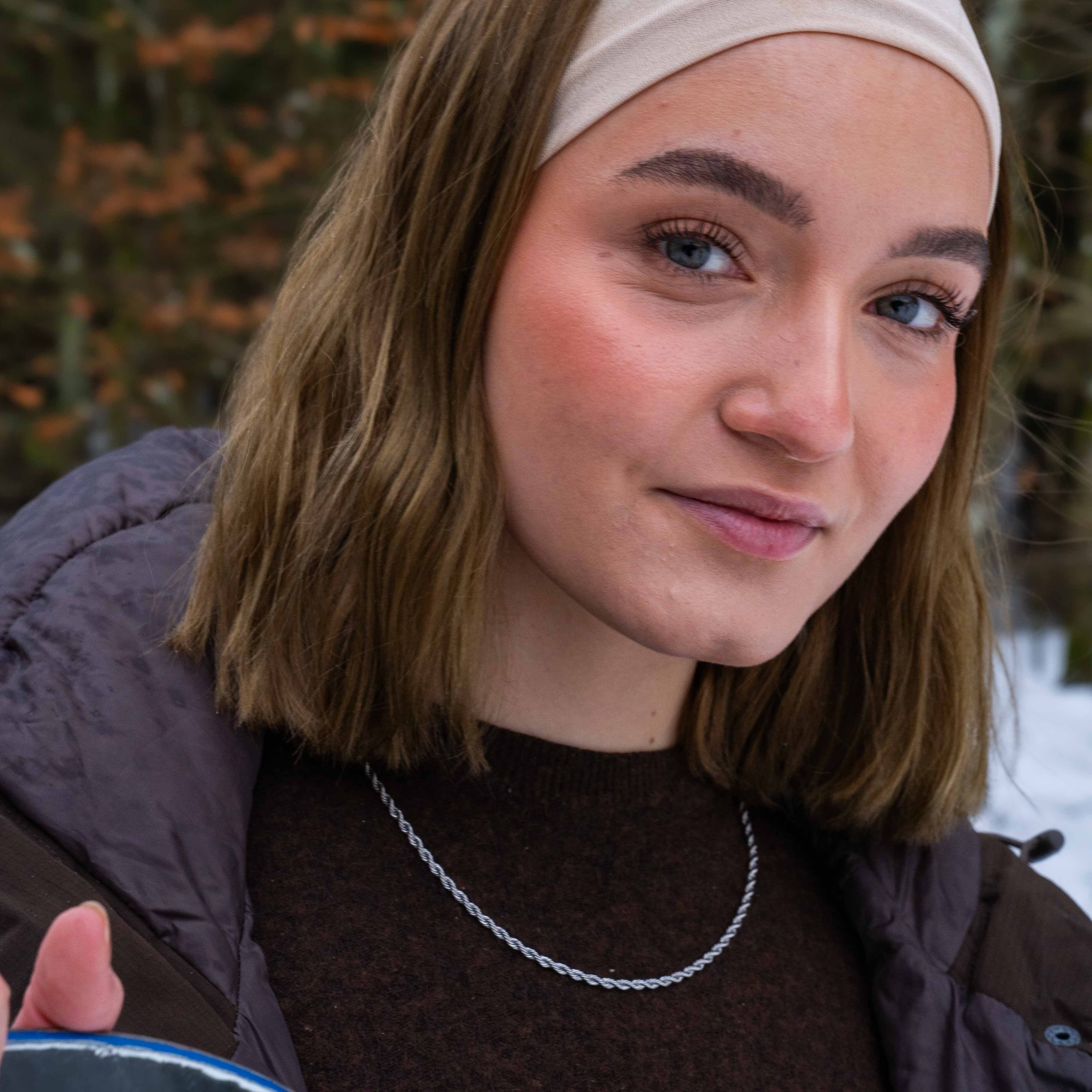 Rope halskæde, Sølvtonet