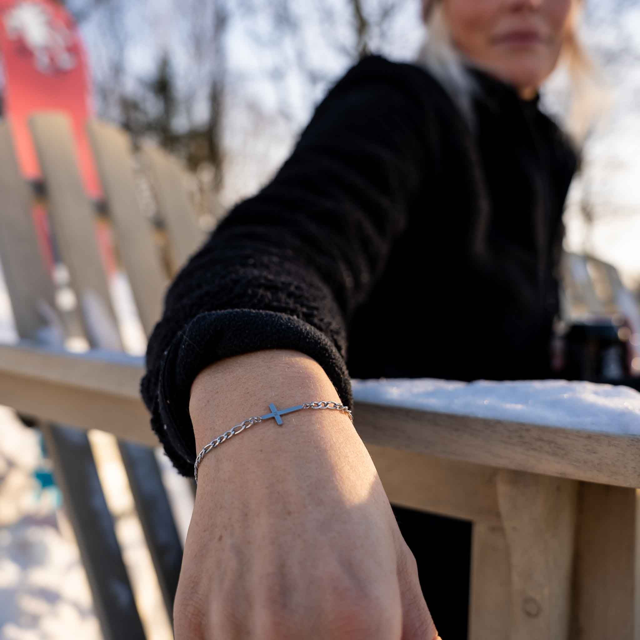 Antique Cross Armbånd, Sølvtonet