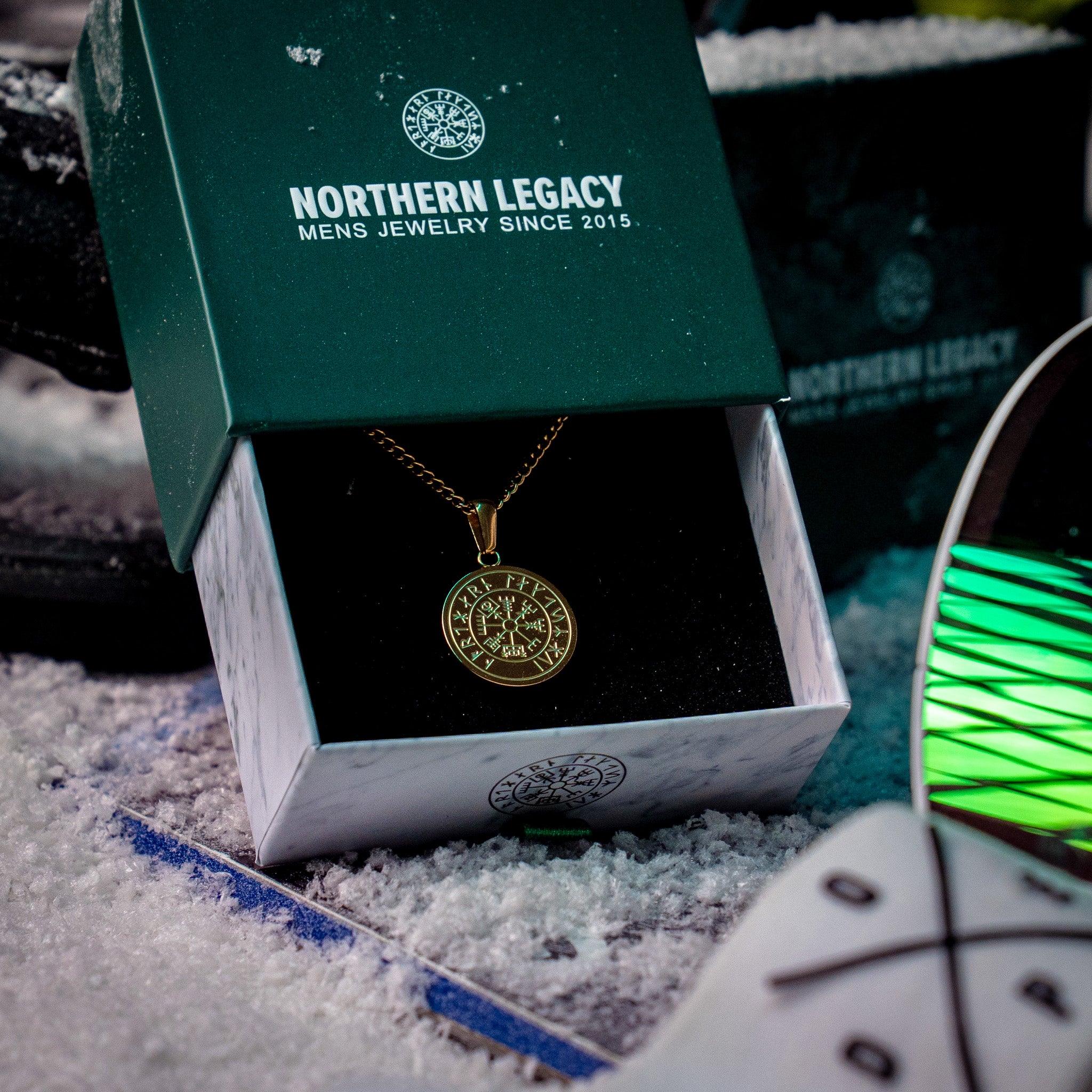 Vegvisir halskæde - Guldtonet