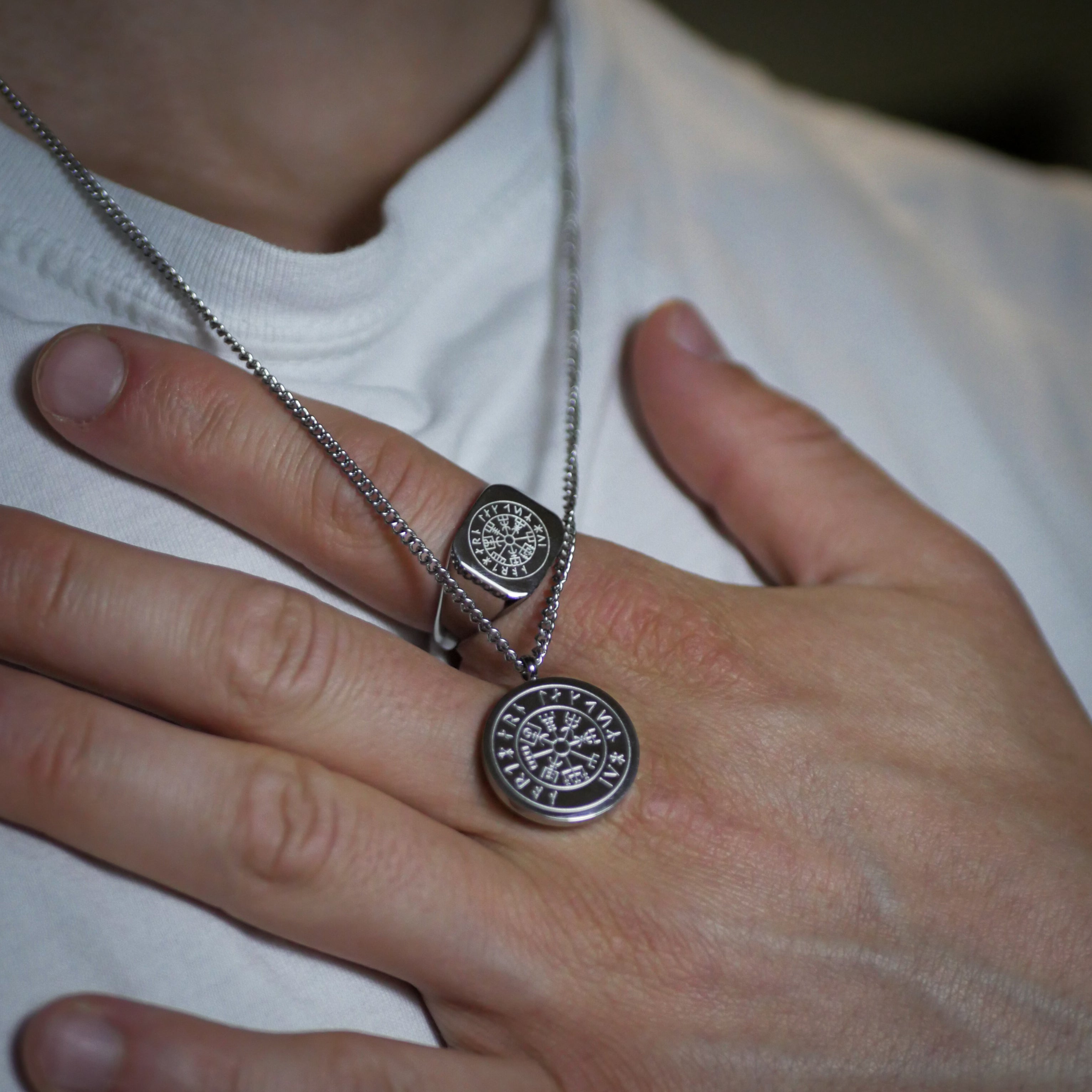 Vegvisir halskæde - Sølvtonet