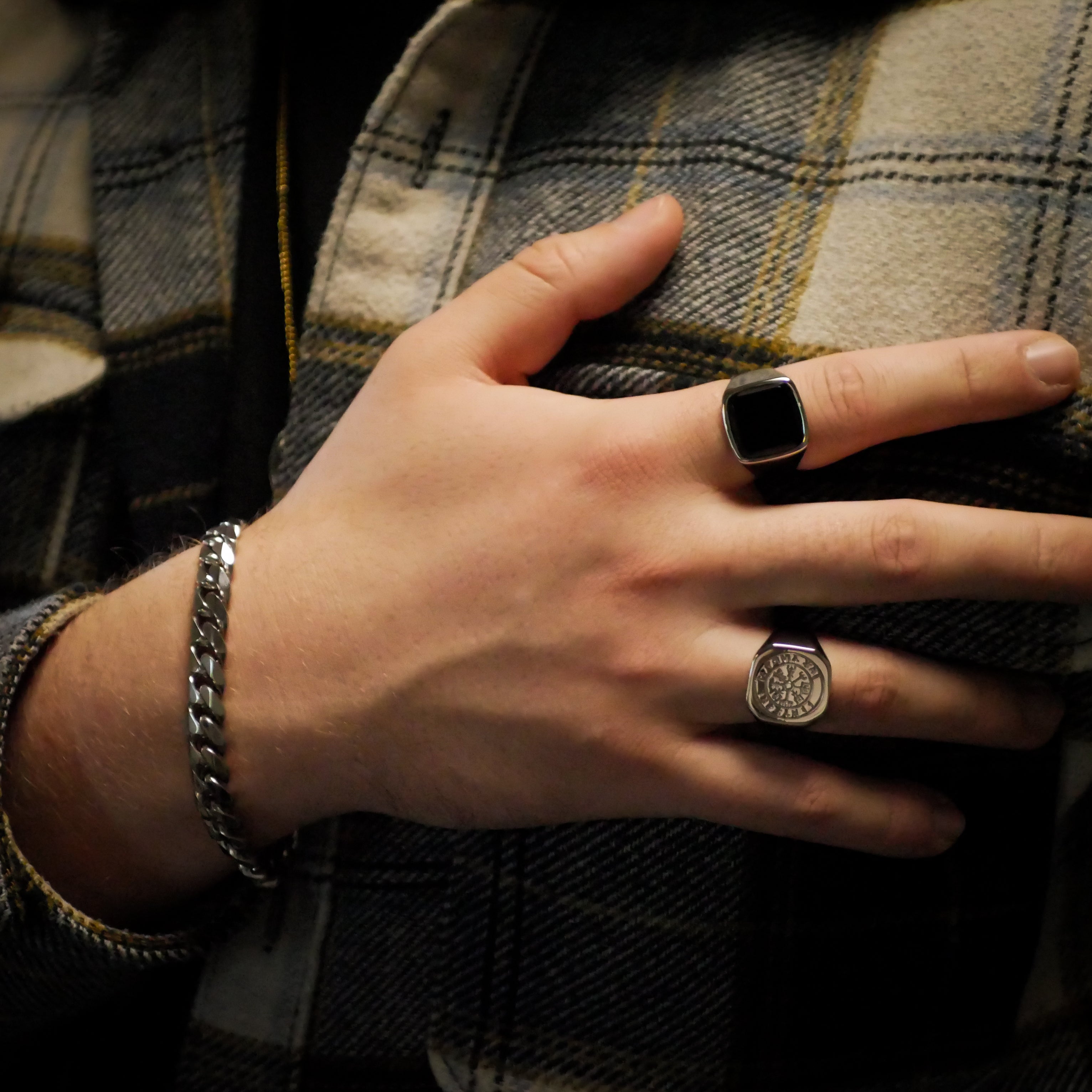 Black Onyx Oversize Signature - Sølvtonet ring