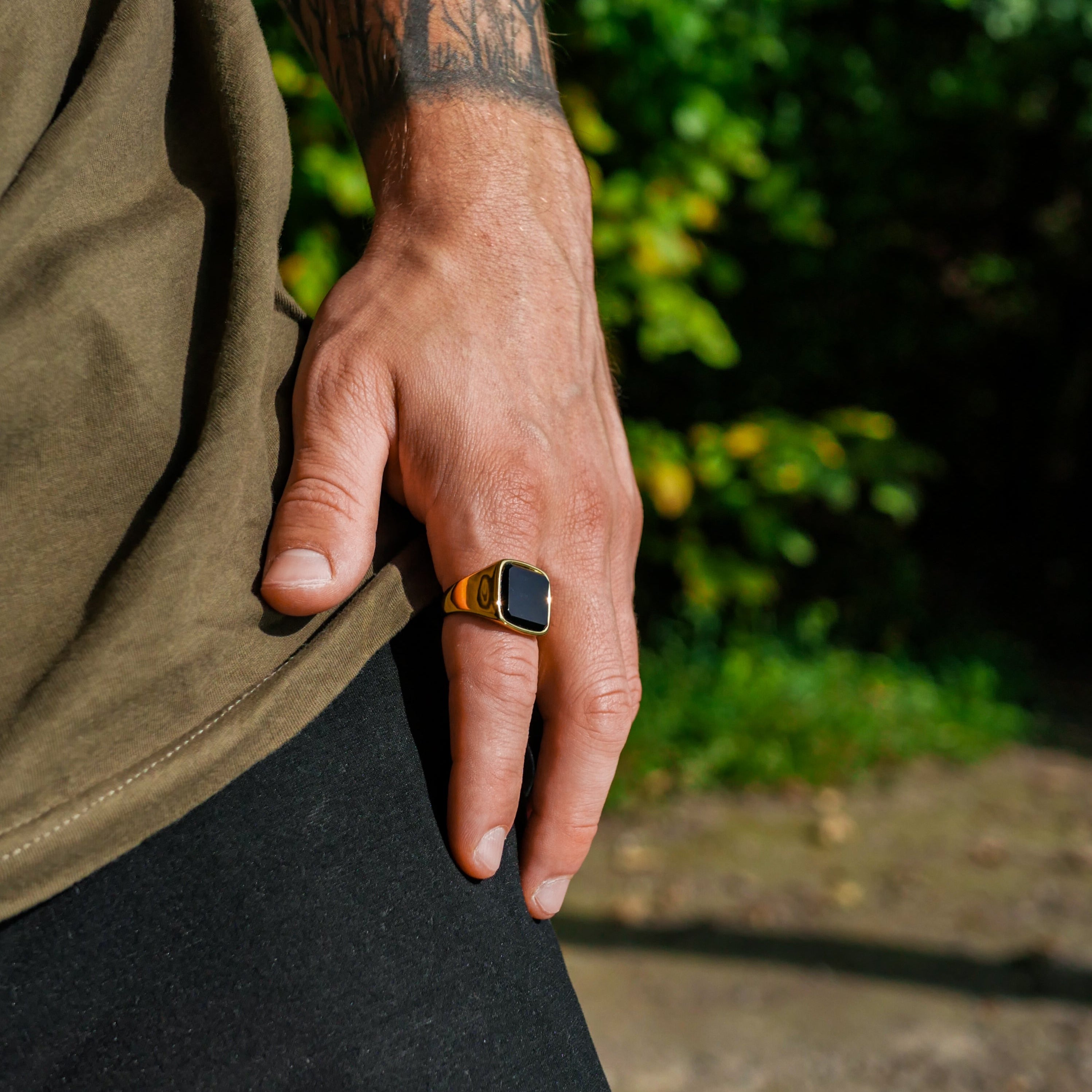 Black Onyx Oversize Signature - Guldtonet ring