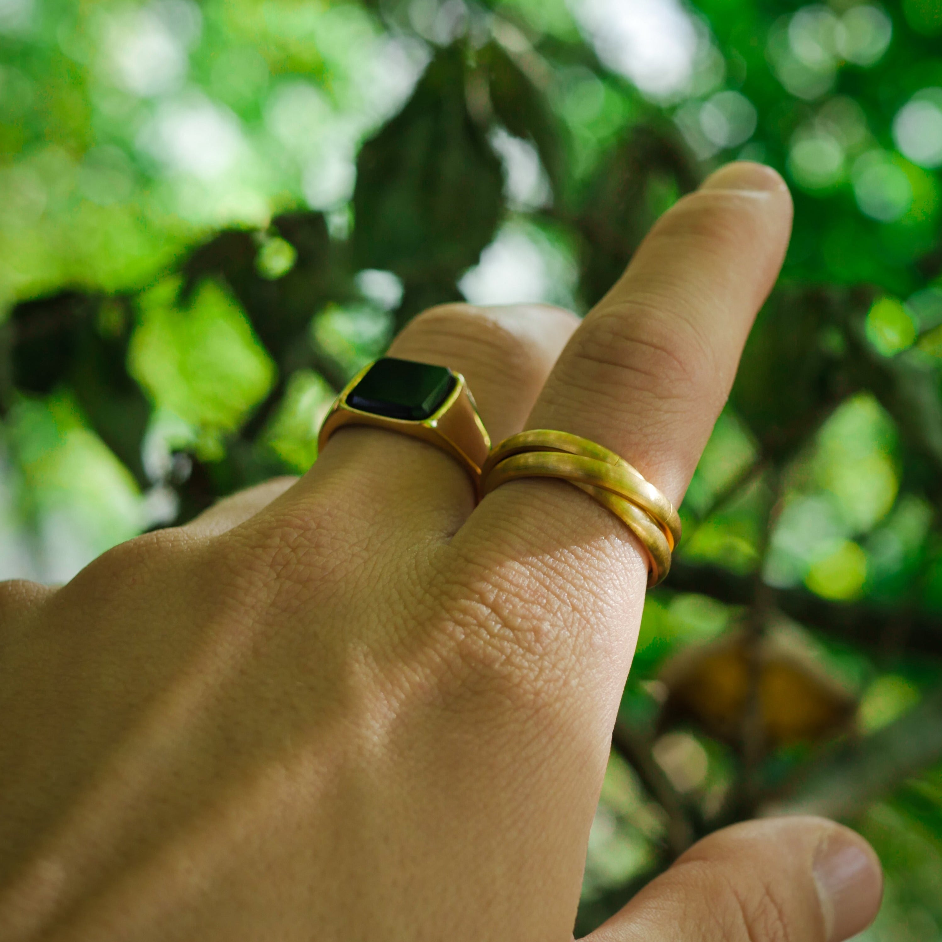 Black Onyx Signature - Guldtonet ring