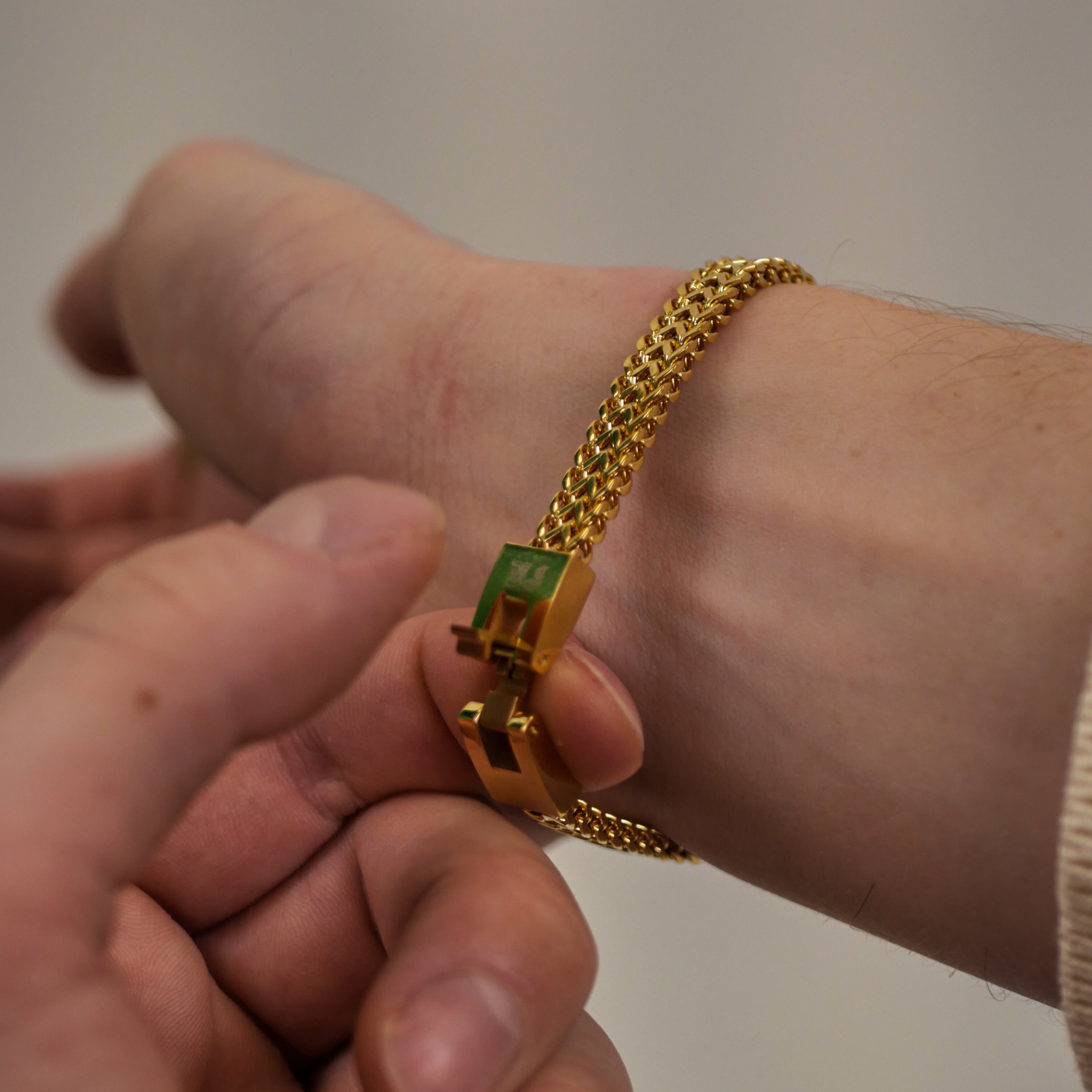 Fehu Armbånd - Guldtonet