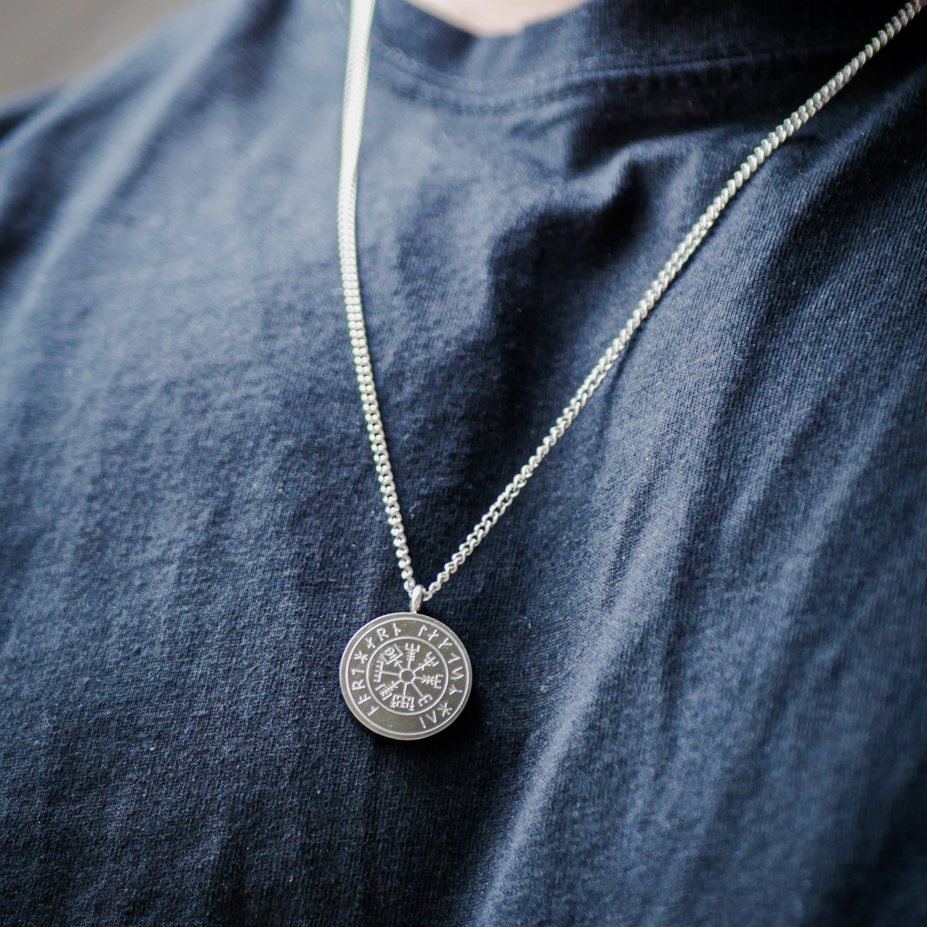 Vegvisir halskæde - Sølvtonet