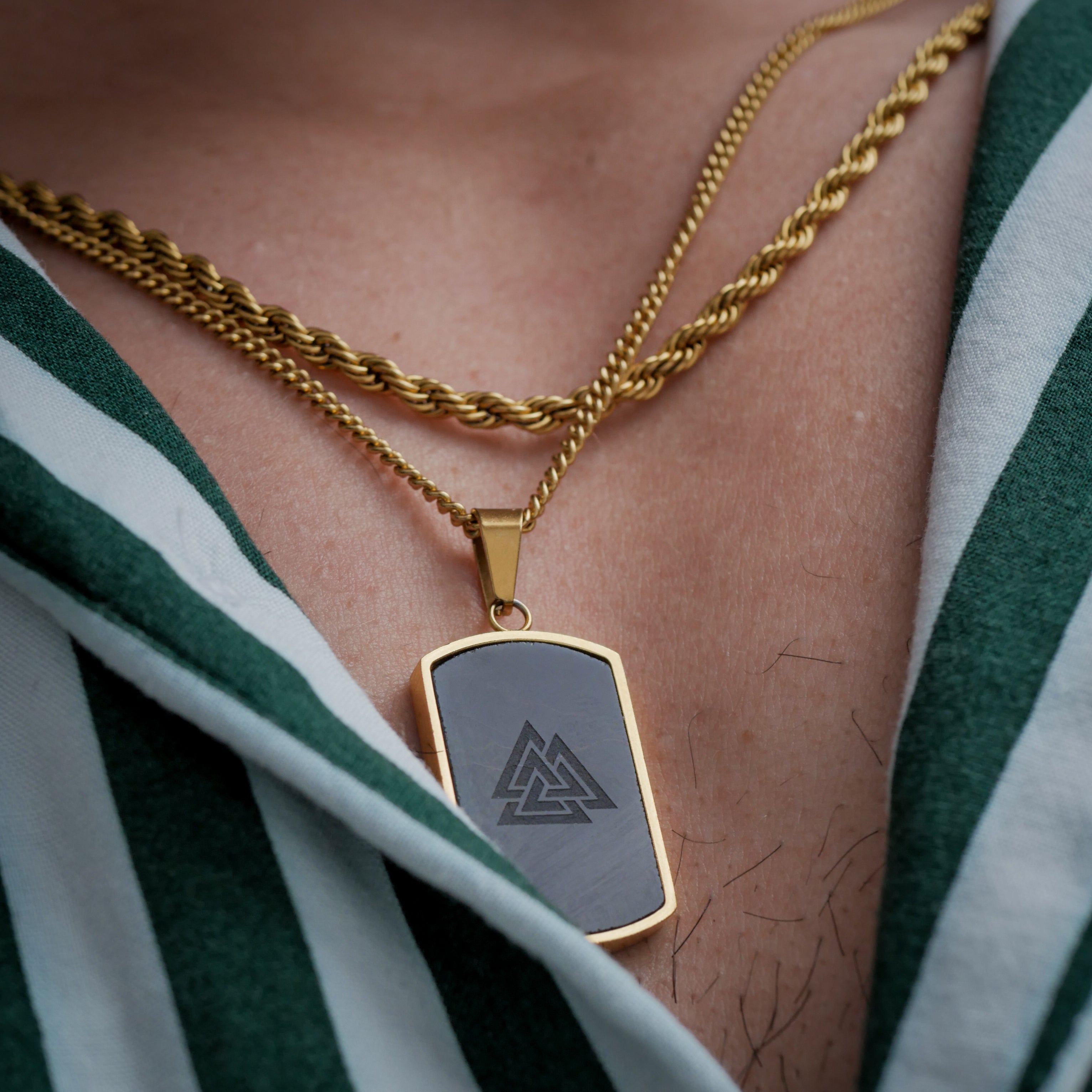 Valknut halskæde - Guldtonet