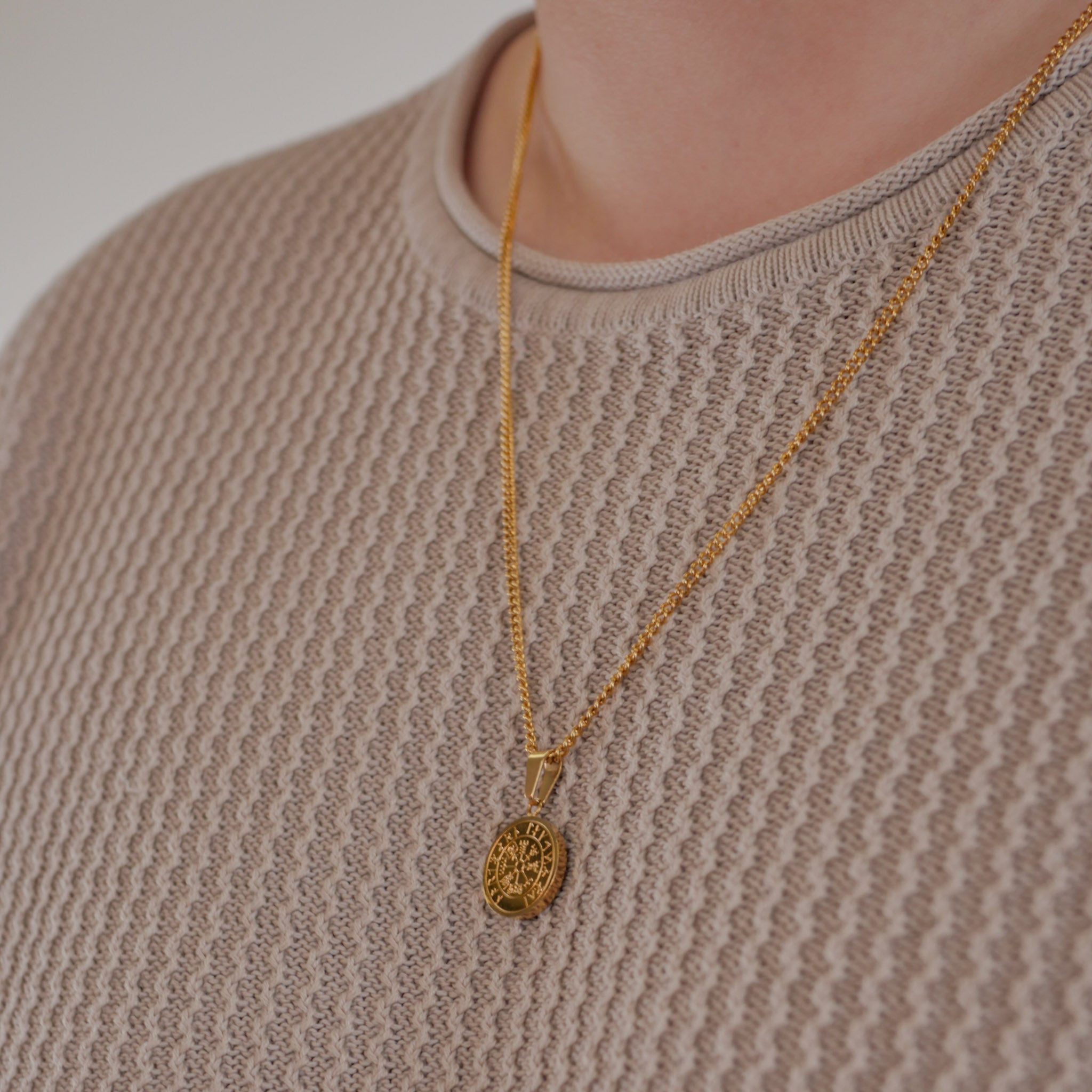 Minimal Vegvisir halskæde - Guldtonet