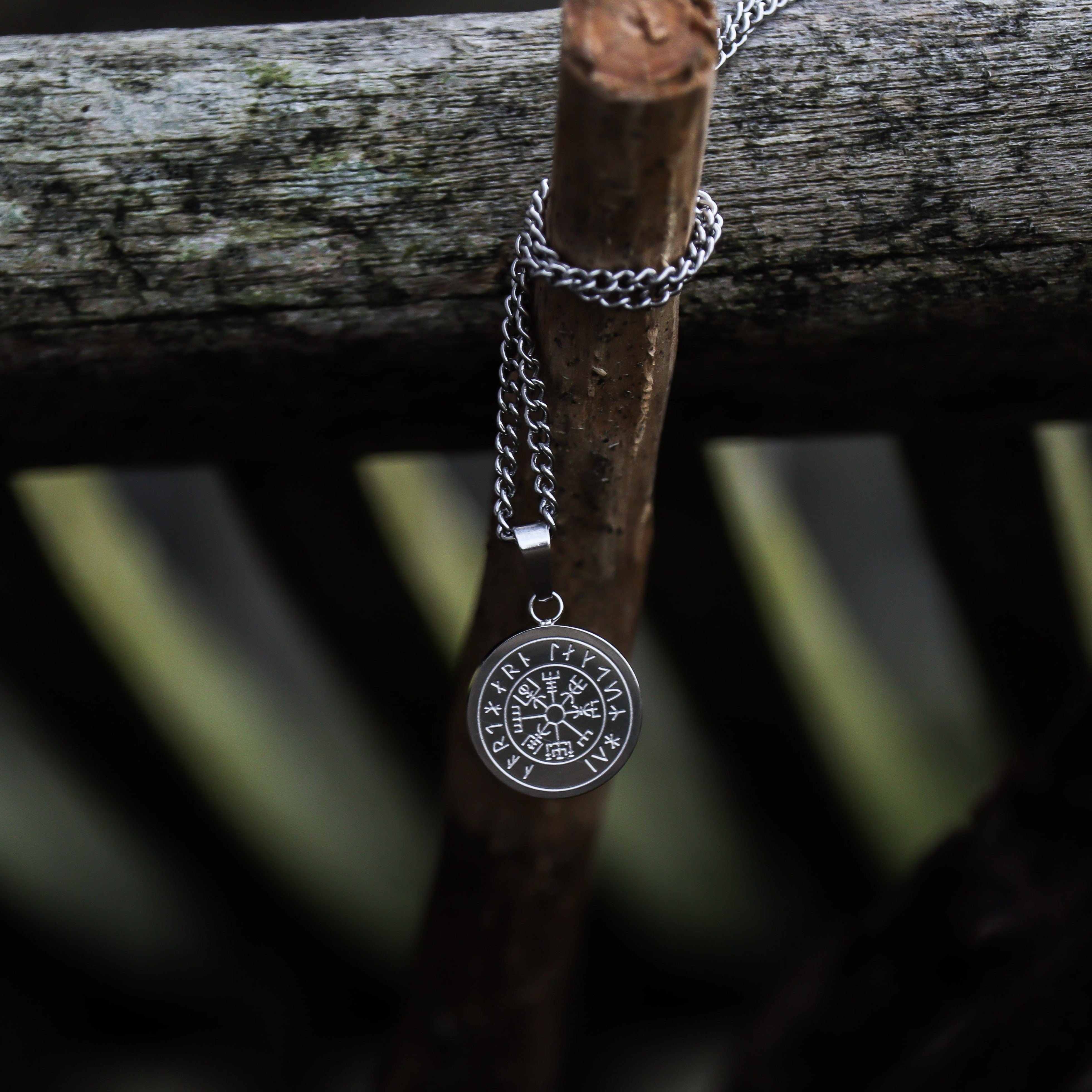 Vegvisir halskæde - Sølvtonet