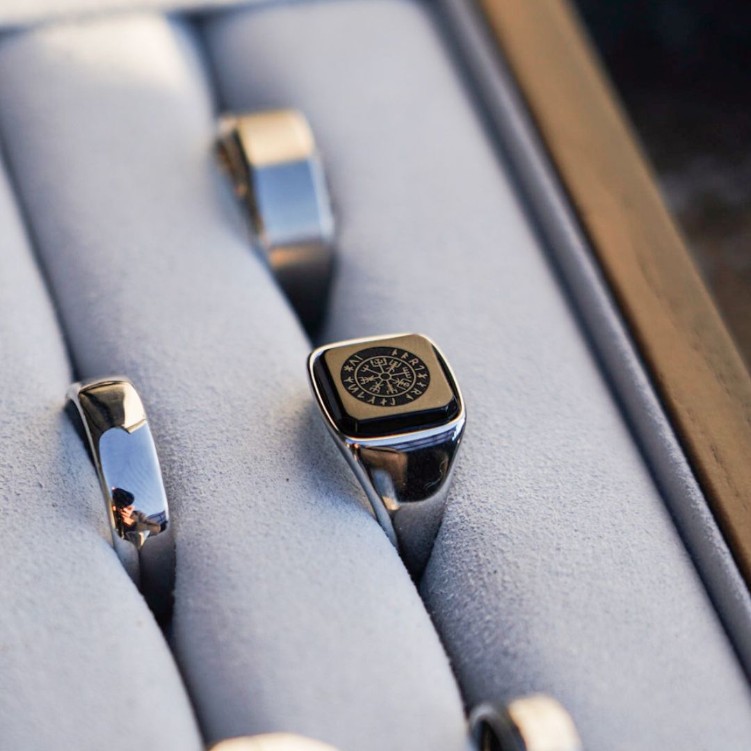 Black Onyx Vegvisir Signature - Sølvtonet ring