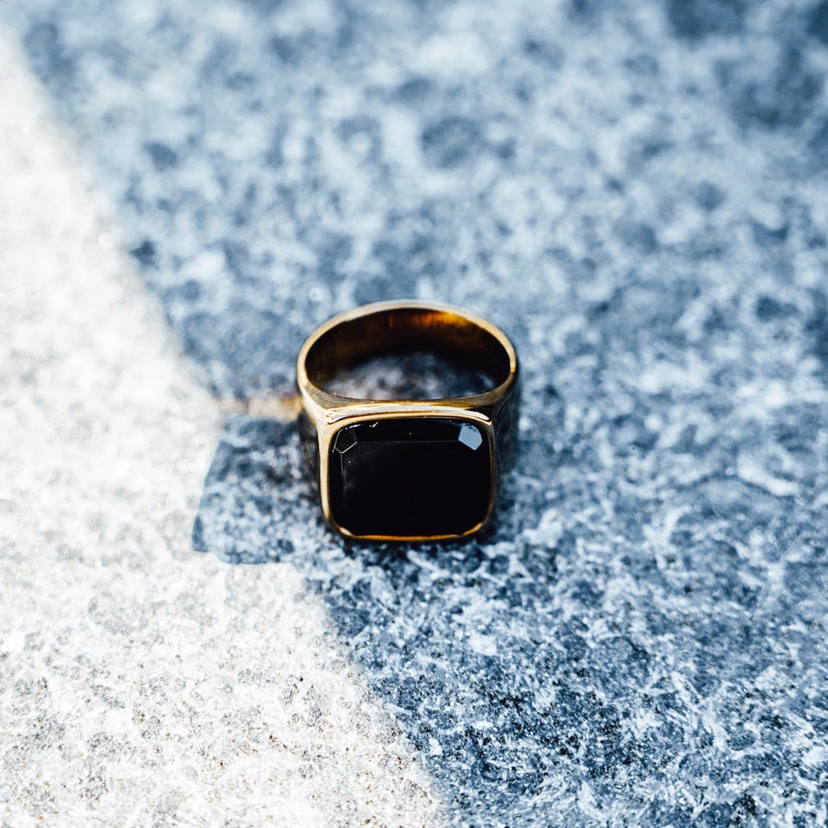 Black Onyx Oversize Signature - Guldtonet ring