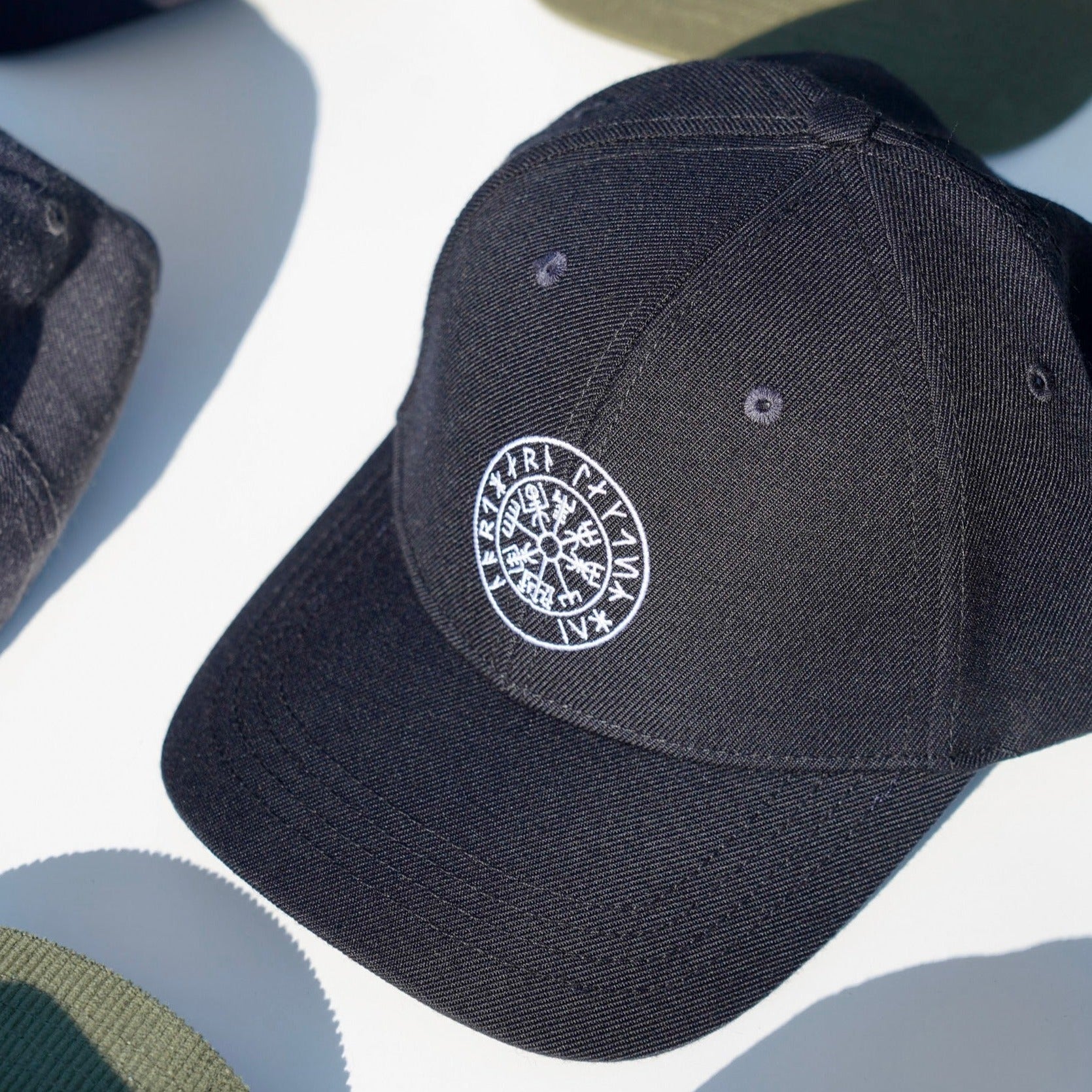 Vegvisir cap - Sort/hvid
