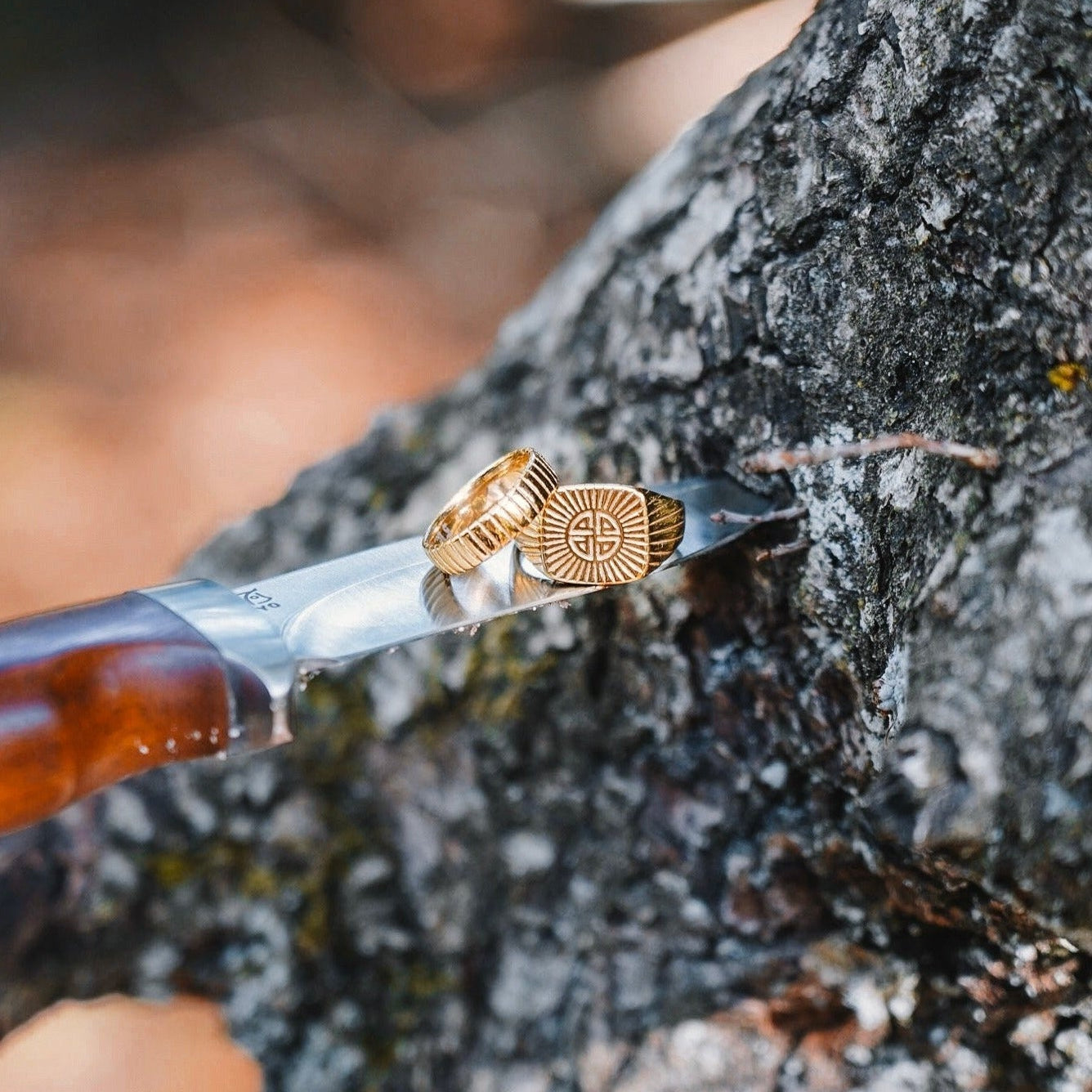 Siempre Cut band, Guldbelagt ring