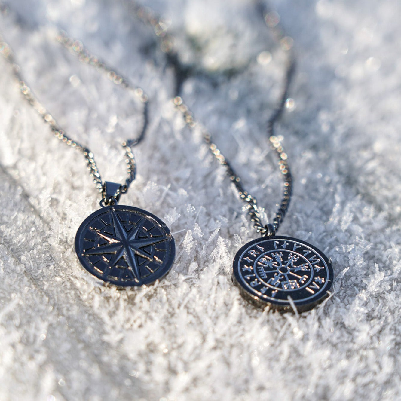 Vegvisir halskæde - Sort