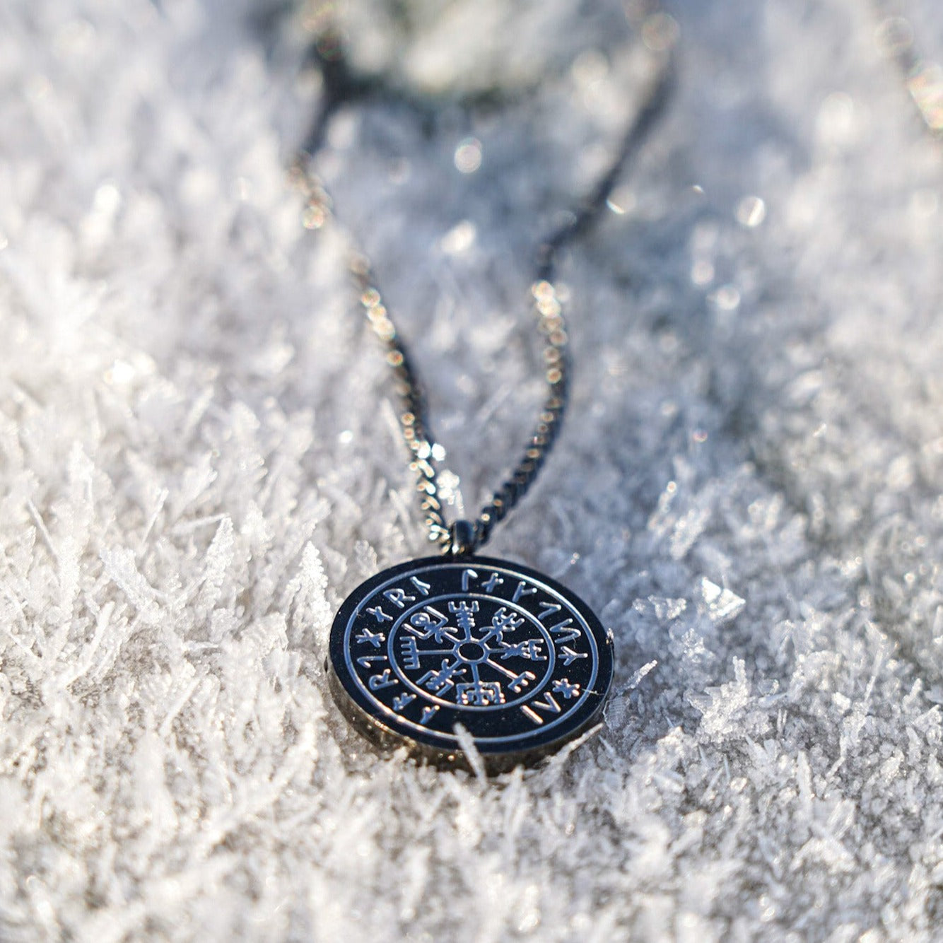 Vegvisir halskæde - Sort