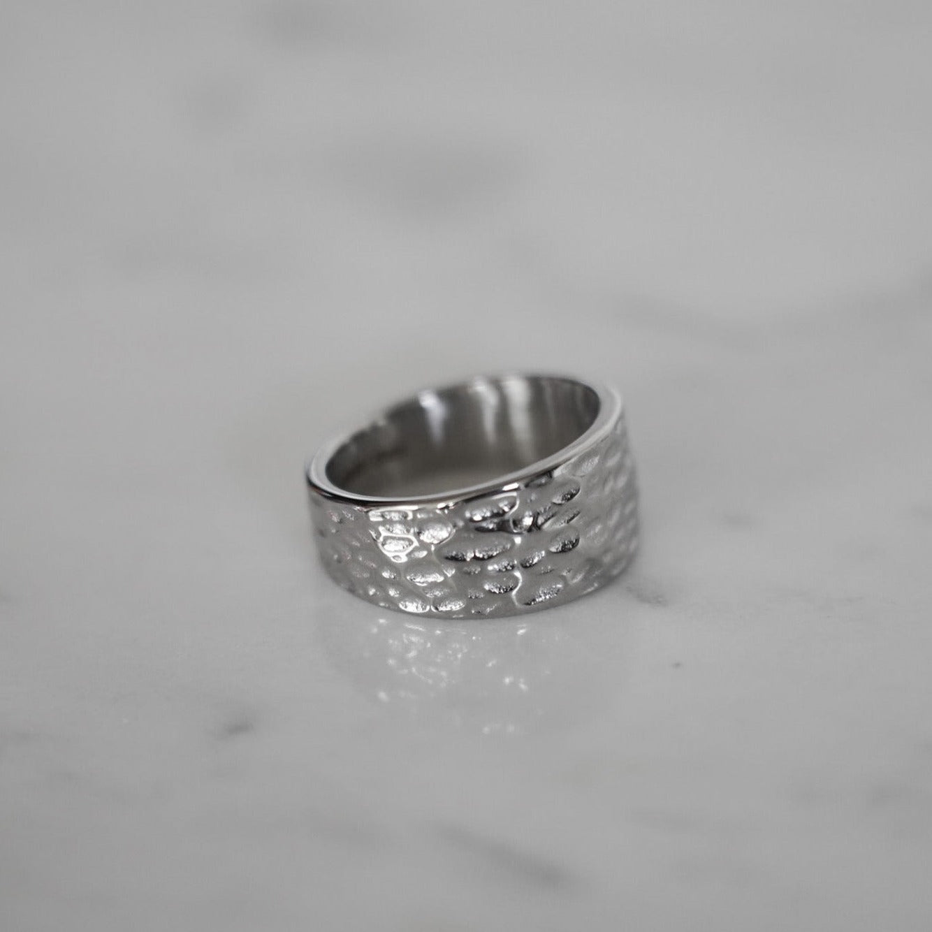 Hammered Signature - Sølvtonet ring