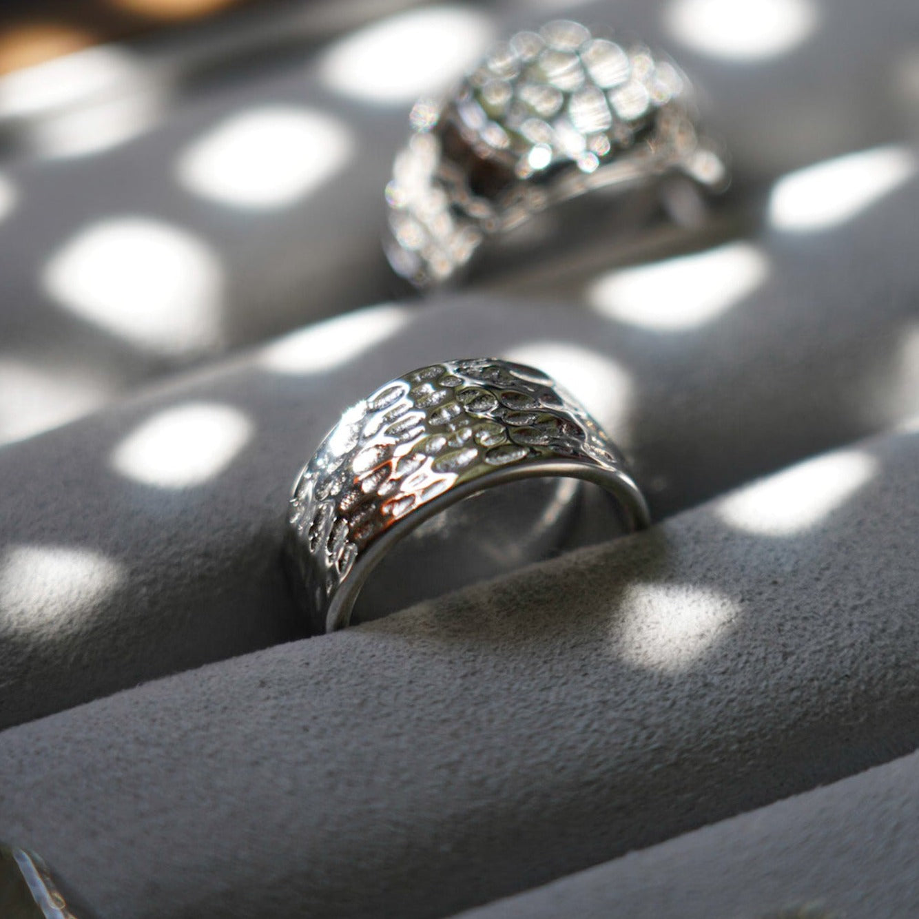 Hammered Signature - Sølvtonet ring