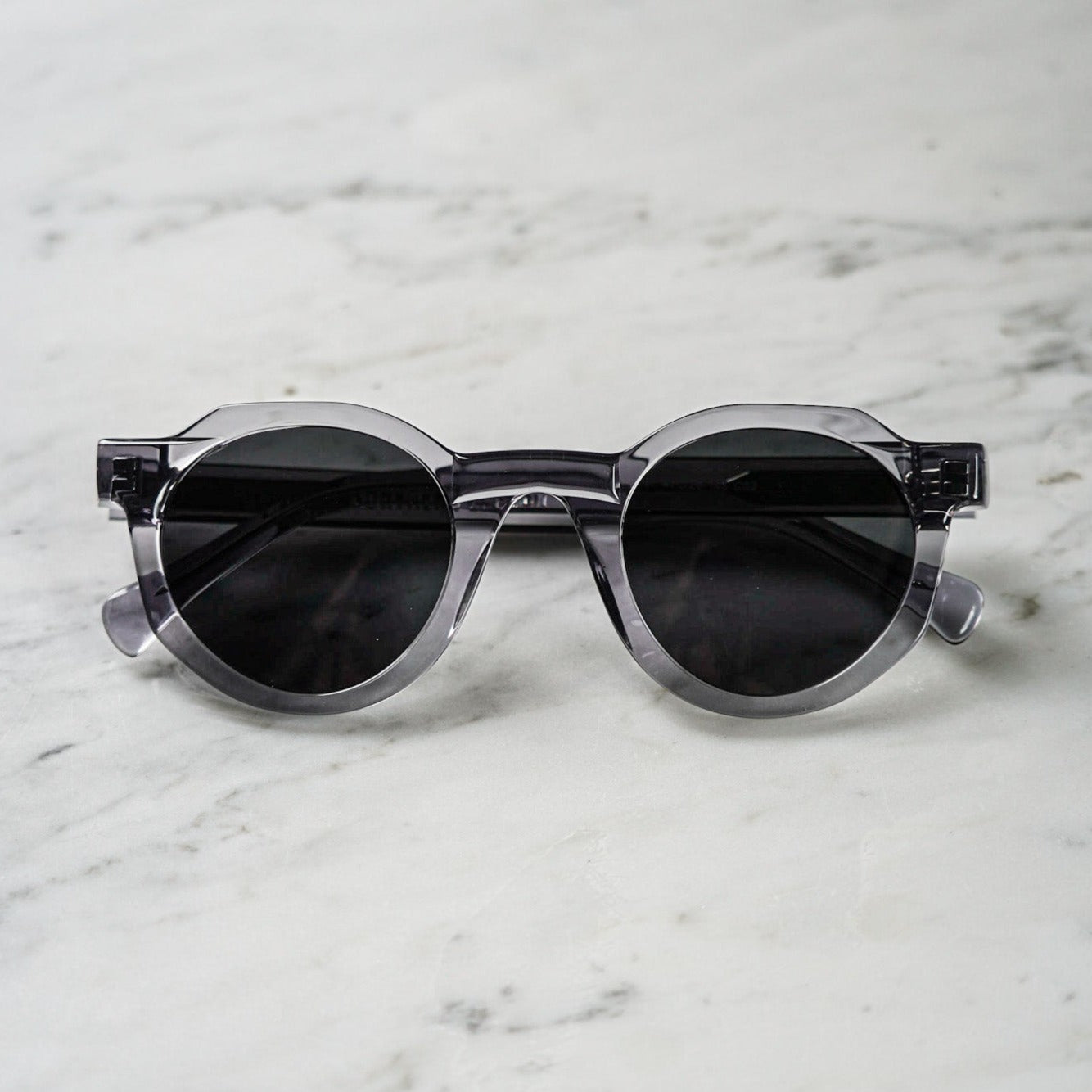 Signature solbriller - Transparent grey