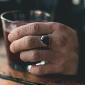 Black Onyx Polygon Signature - Sølvtonet ring