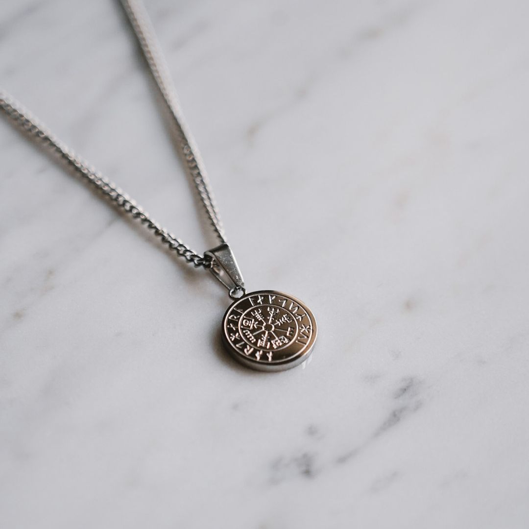 Minimal Vegvisir halskæde - Sølvtonet