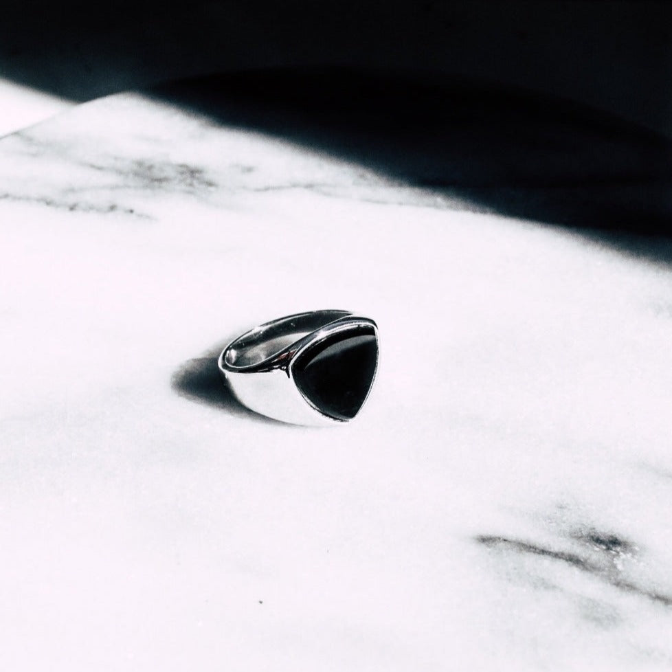 Black Onyx Polygon Signature - Sølvtonet ring