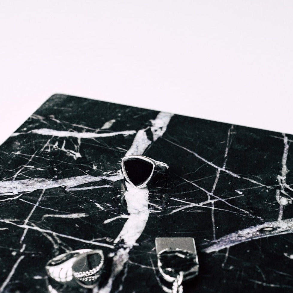 Black Onyx Polygon Signature - Sølvtonet ring