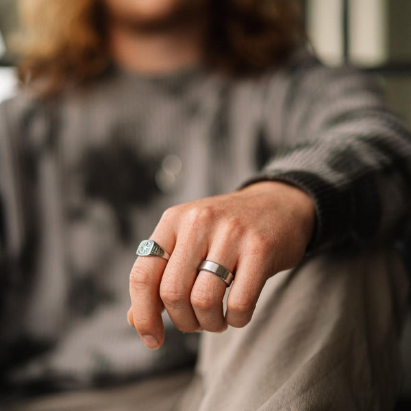 SIEMPRE VEGVISIR BAND RING (SØLV)