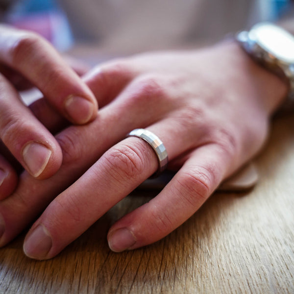 SIEMPRE CUSHION BAND RING (SØLV)
