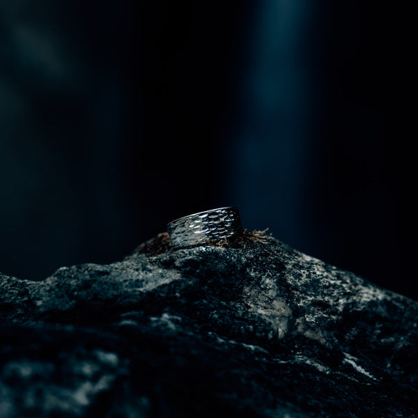 HAMMERED SIGNATURE RING (SØLV)
