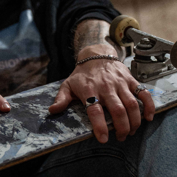 BLACK ONYX POLYGON SIGNET RING (SØLV)