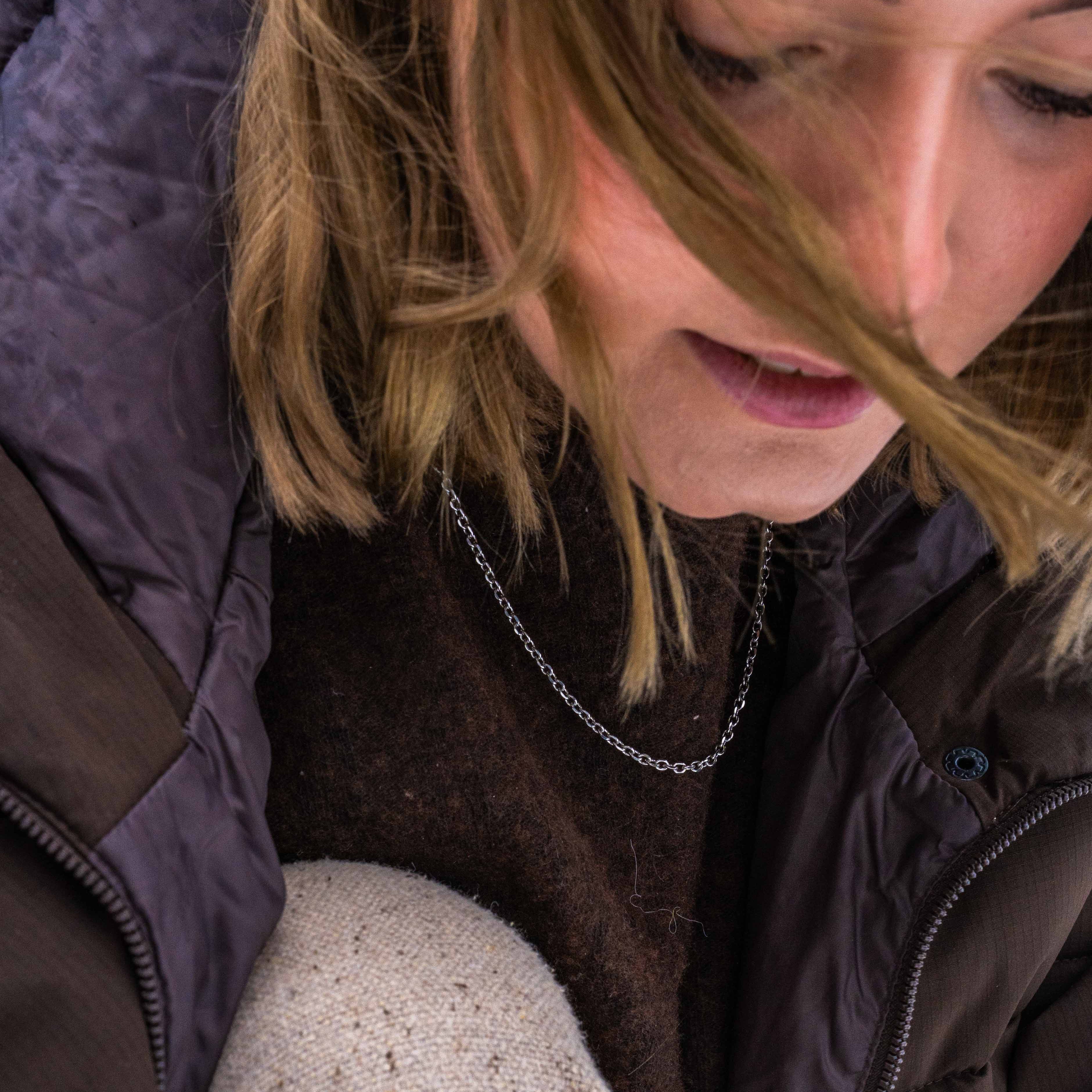 Cable halskæde, Sølvtonet