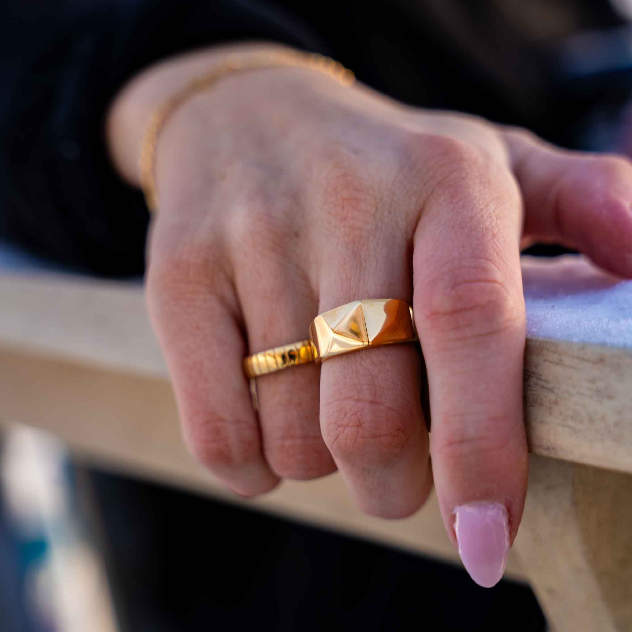 Siempre Cut band, Guldbelagt ring