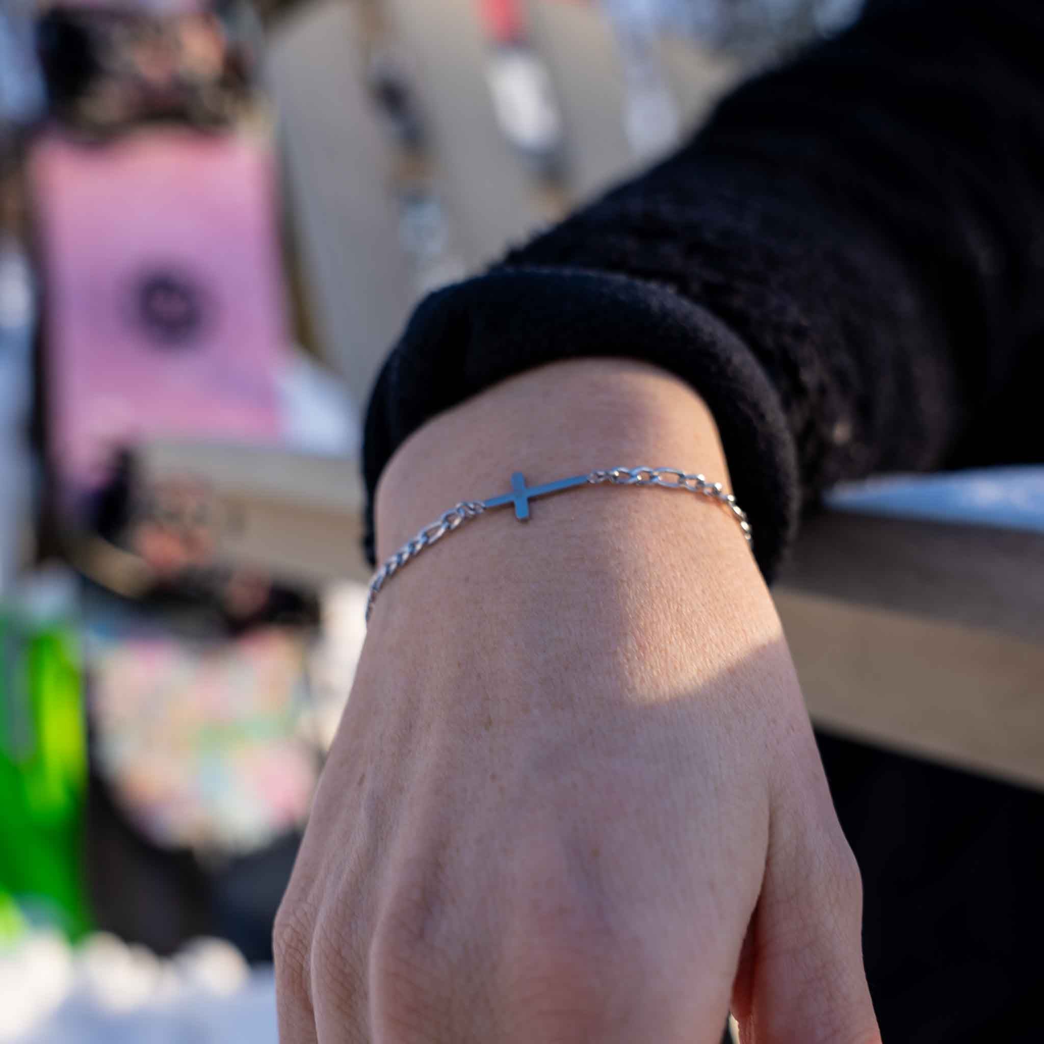 Antique Cross Armbånd, Sølvtonet