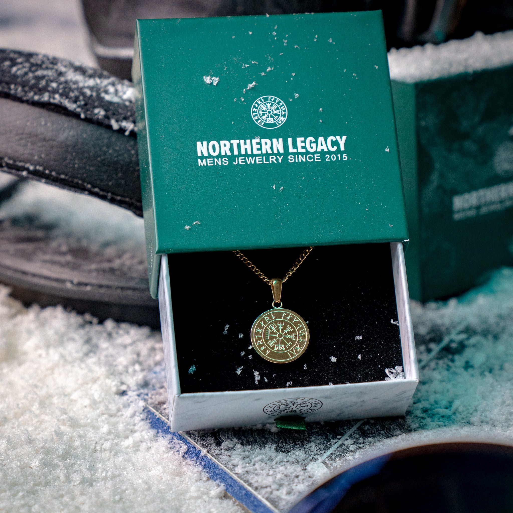 Vegvisir halskæde - Guldtonet