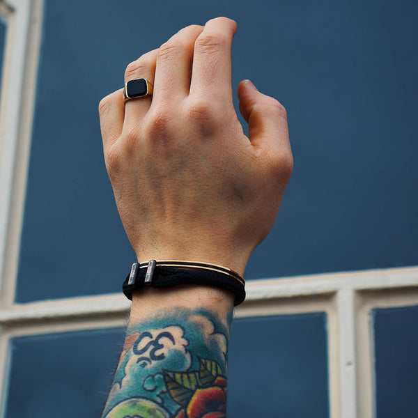 BLACK ONYX SIGNET RING (GULD)