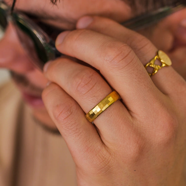 SIEMPRE CUSHION BAND RING (GULD)
