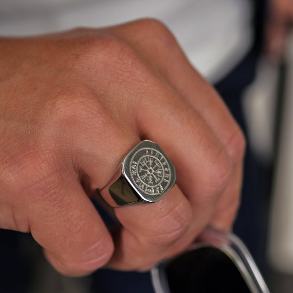 VEGVISIR OVERSIZE SIGNET RING (SØLV)