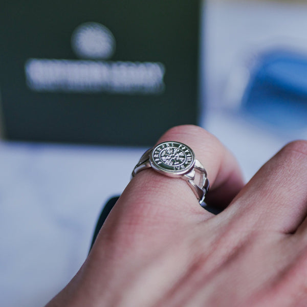 VEGVISIR CHAIN SIGNET RING (SØLV)