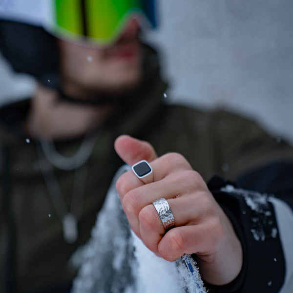 HAMMERED SIGNATURE RING (SØLV)