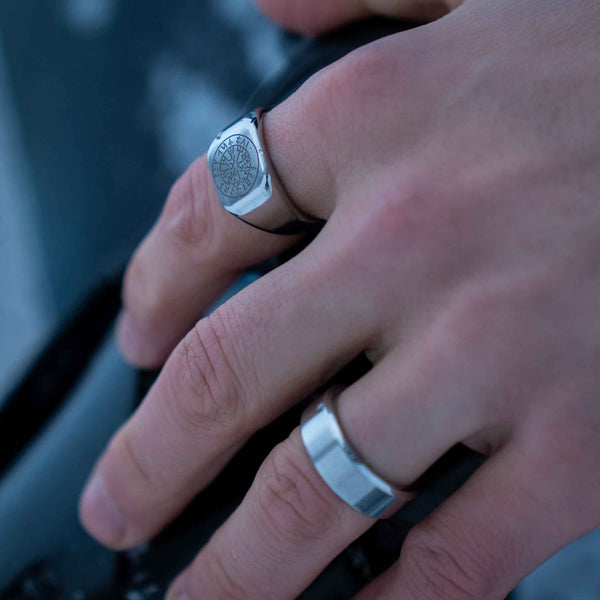 SIEMPRE VEGVISIR BAND RING (SØLV)