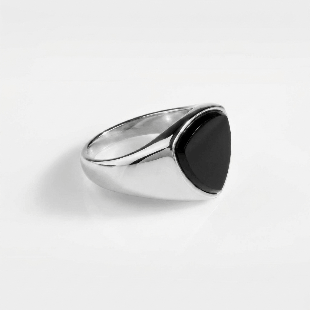 BLACK ONYX POLYGON SIGNET RING (SØLV)